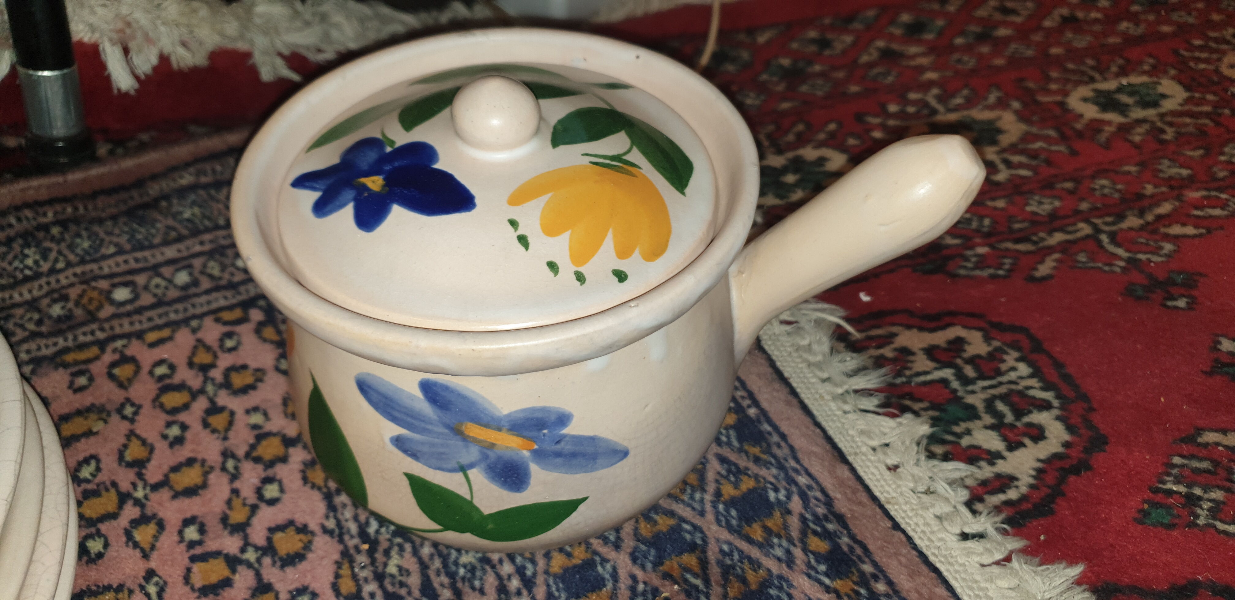 Earthenware service 1970 freehand painted decoration