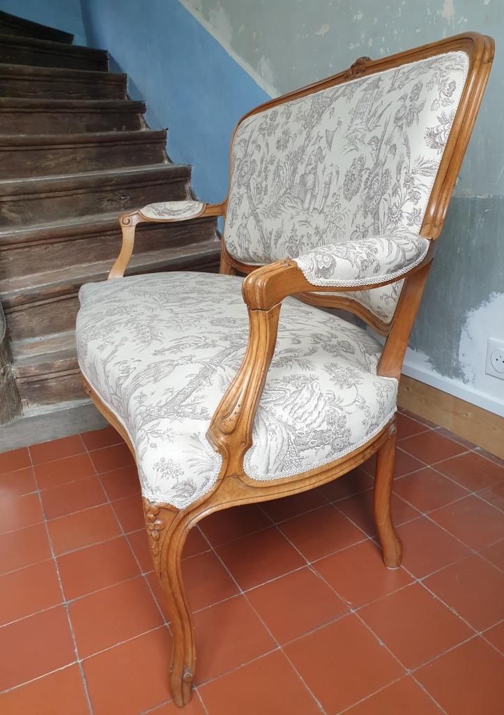 Louis XV style convertible sofa toile de Jouy Chinoiseries