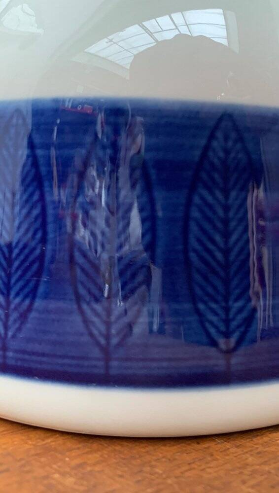 Coffee pot from the Koka Bleu series, Blau, Bla Swedish mid-century by Hertha Bengtson for Rörstrand, 1950s.