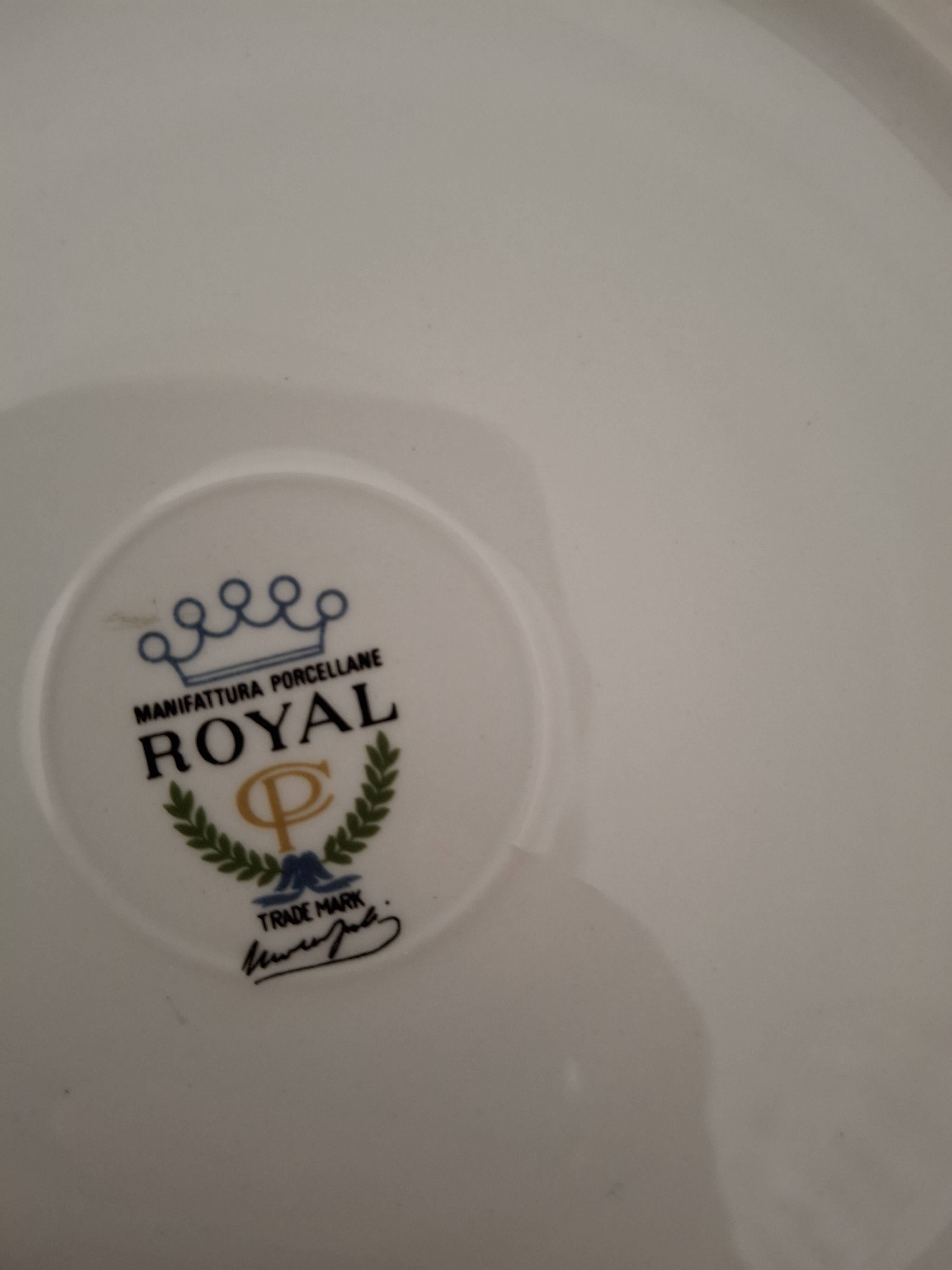 Vintage table service in Italian porcelain "Royal" with floral decoration.