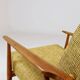 Fauteuil vintage vert olive design par H.Lis
