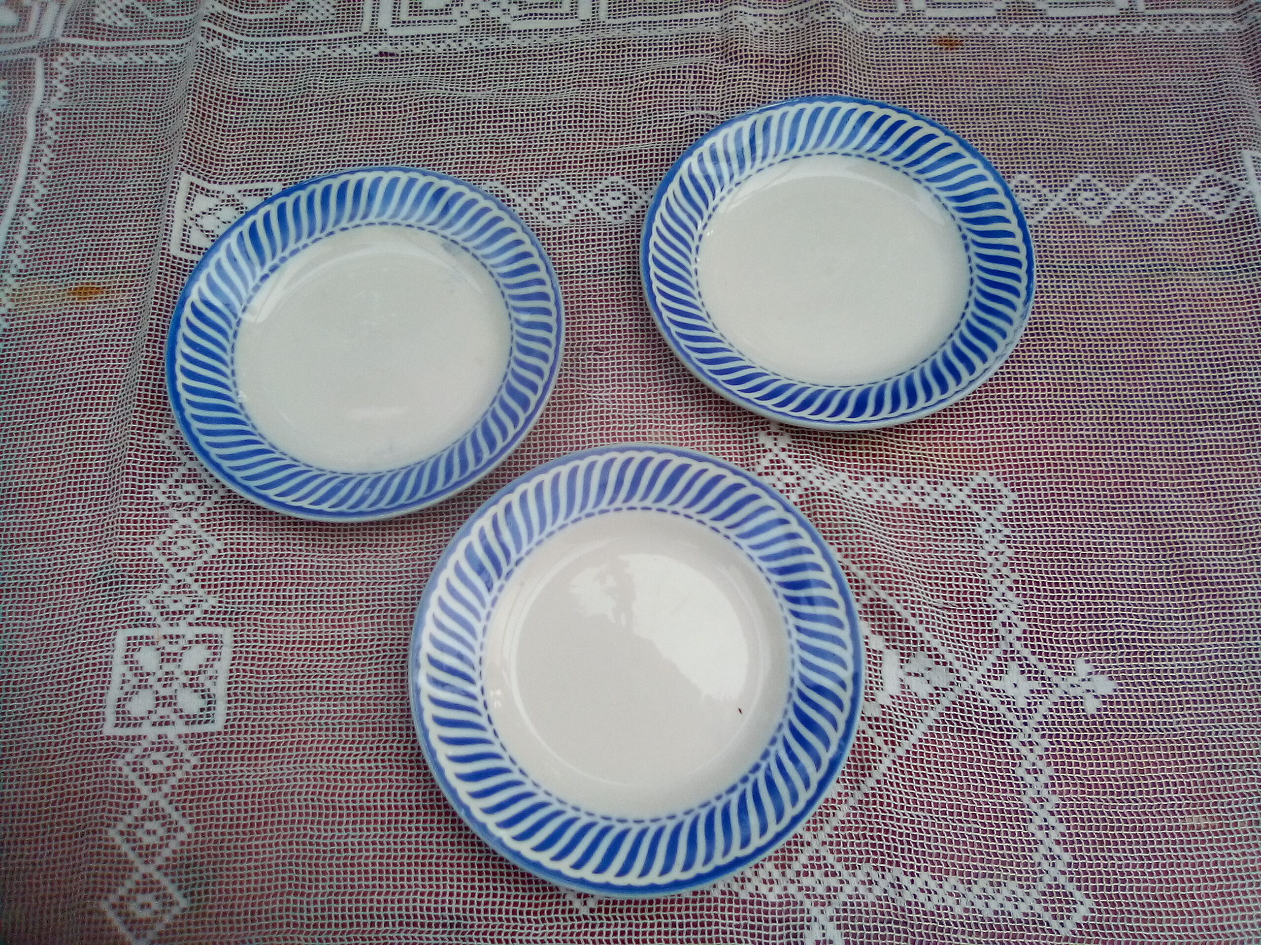 Assorted 8 old blue dessert plates