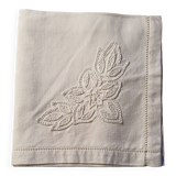 Nappe à thé brodée