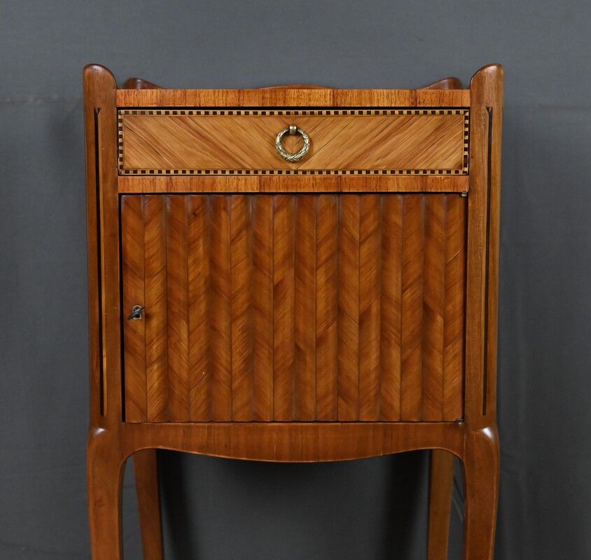 Living room table in marquetry, transitional style between Louis XV and Louis XVI – mid-20th century.