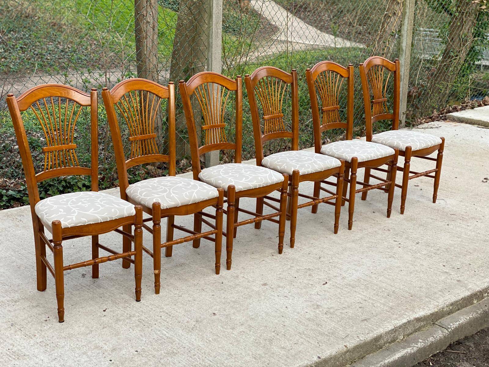 6 vintage dining room chairs in solid wood and gray fabric