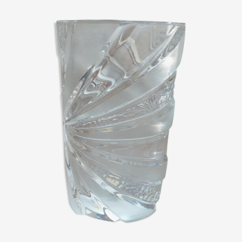 Semi-frosted thick crystal vase with Vessière label in Baccarat