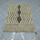 Handcrafted Moroccan rug decorated 250cm x 150cm