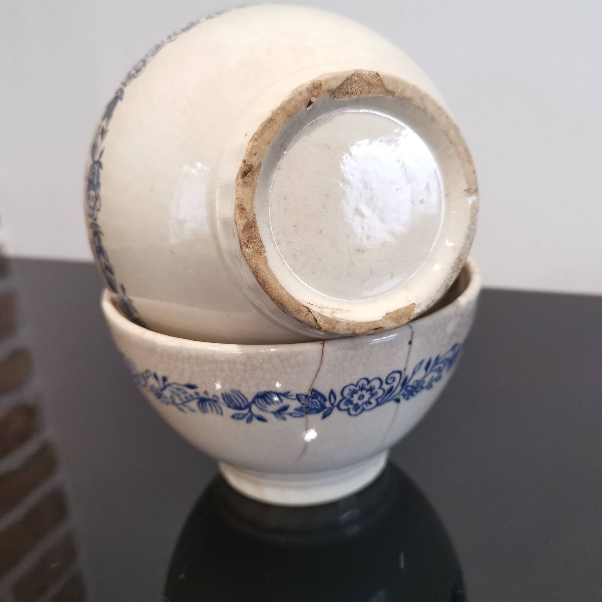 SET OF 2 EARTHENWARE BOWLS TERRE DE FER