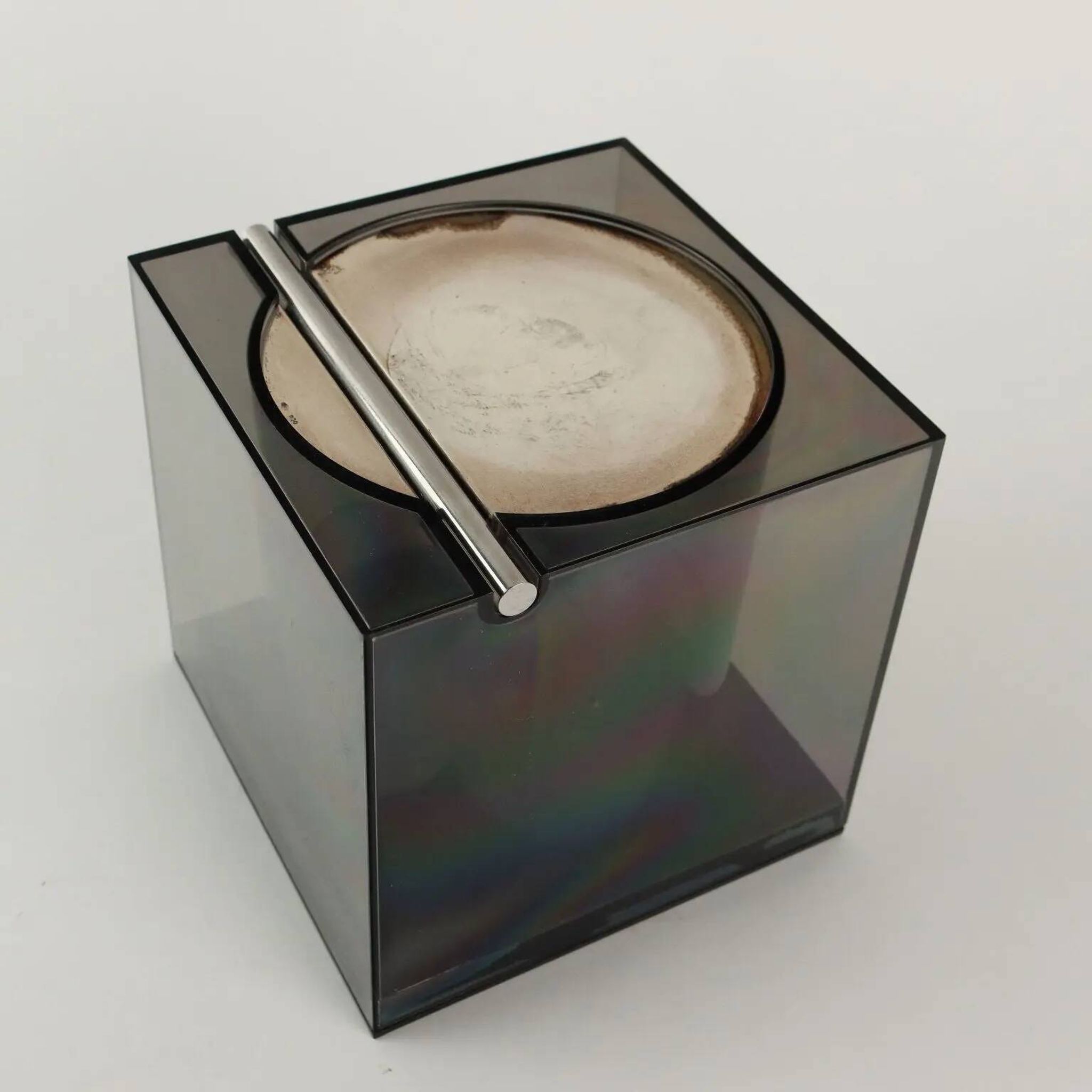 Vintage ice bucket design by Cini & Nils Milan in plexiglass, Italy, 1980s.