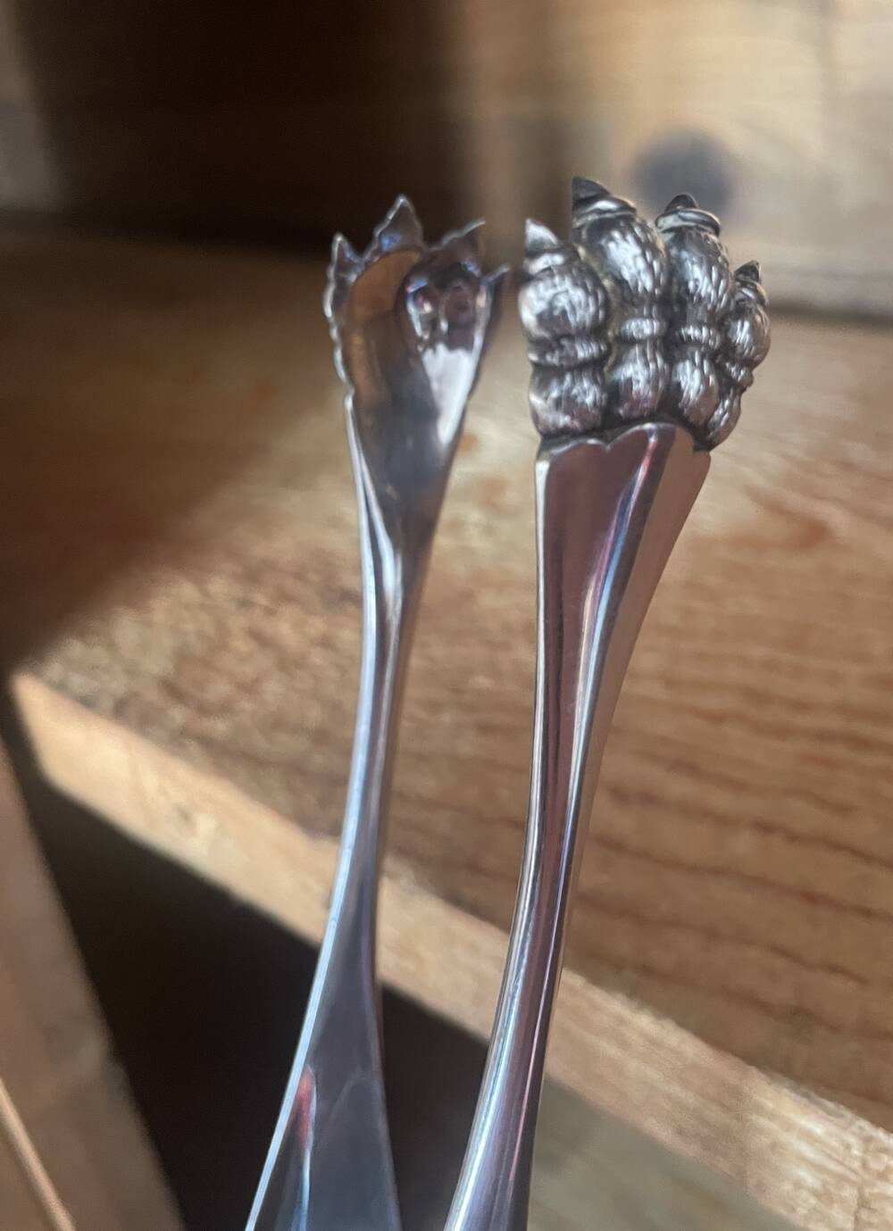 Silver metal sugar tongs from the Gombault house for tea time.