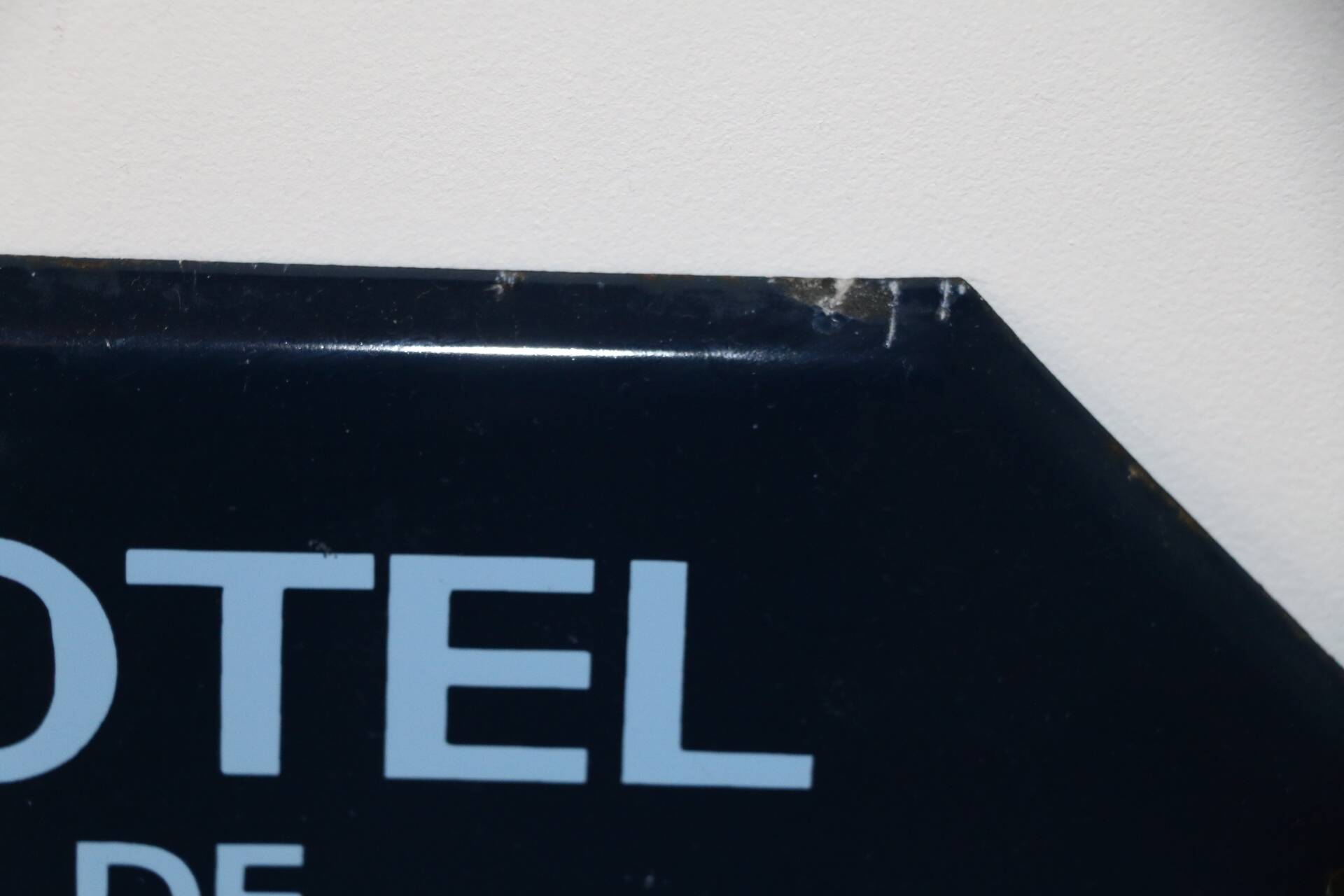 Enameled sign “tourist hotel” 4 stars