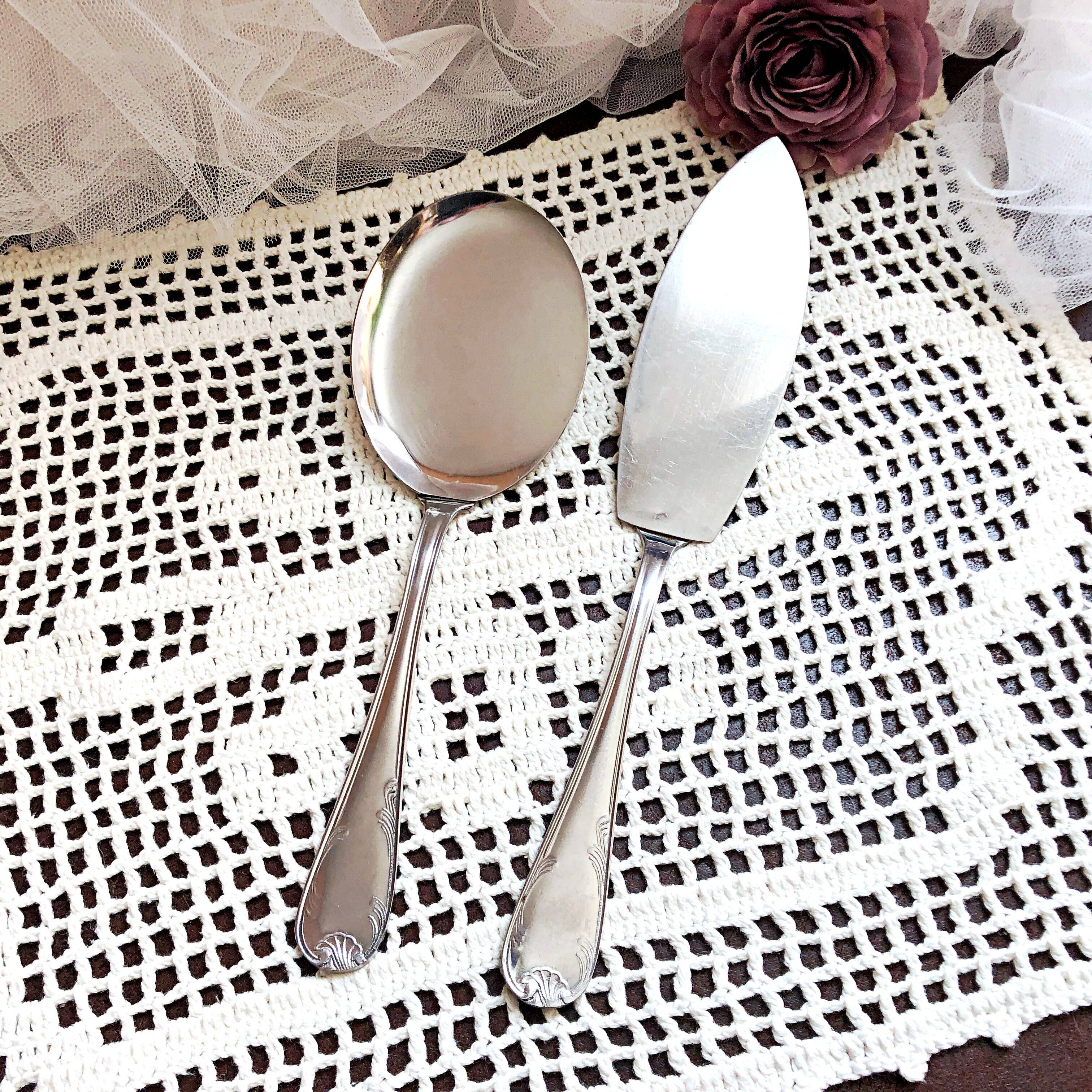 Set of two cutting shovels for cakes, tarts and sweets