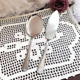 Set of two cutting shovels for cakes, tarts and sweets