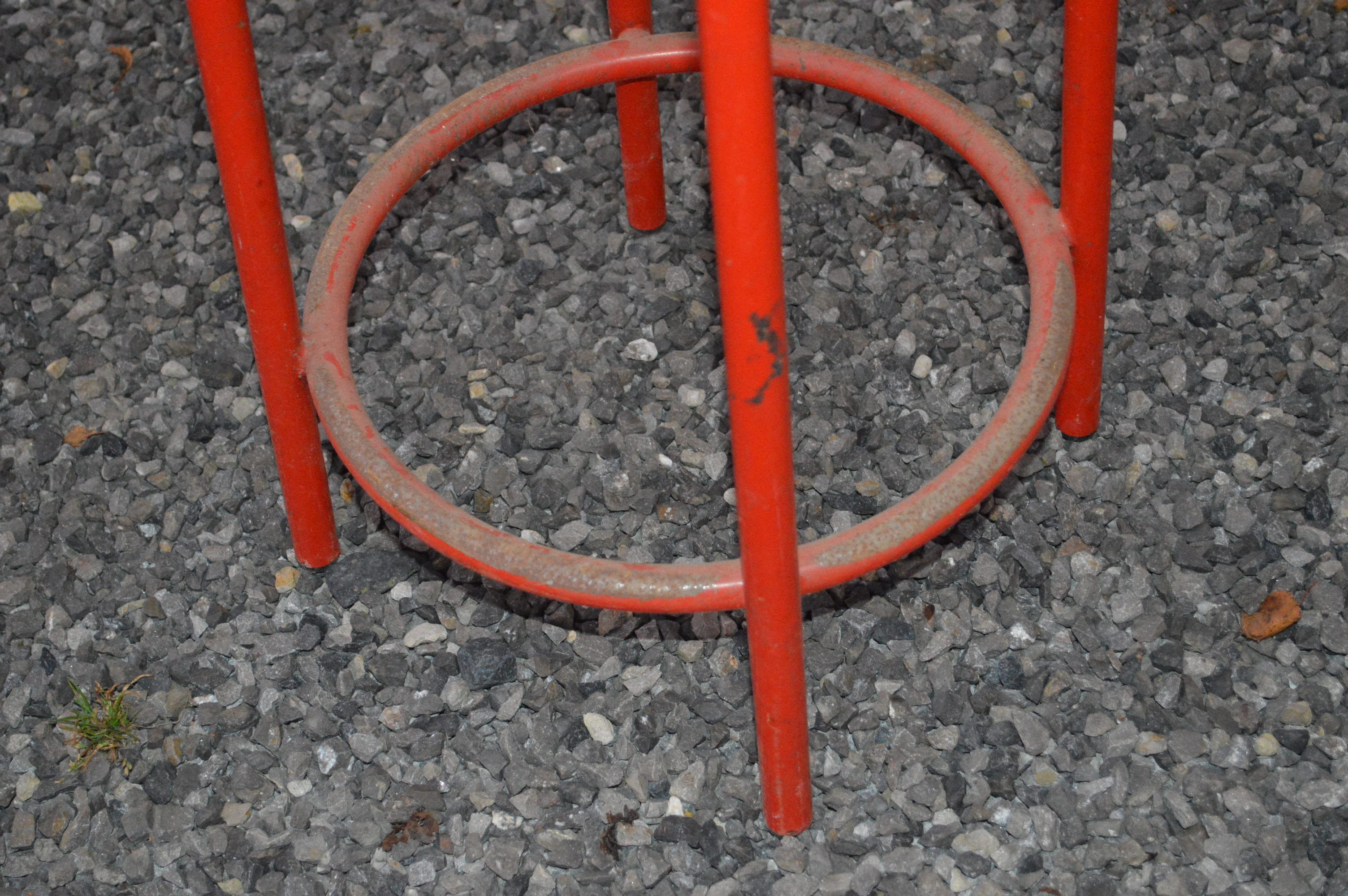 Industrial stool in iron and wood