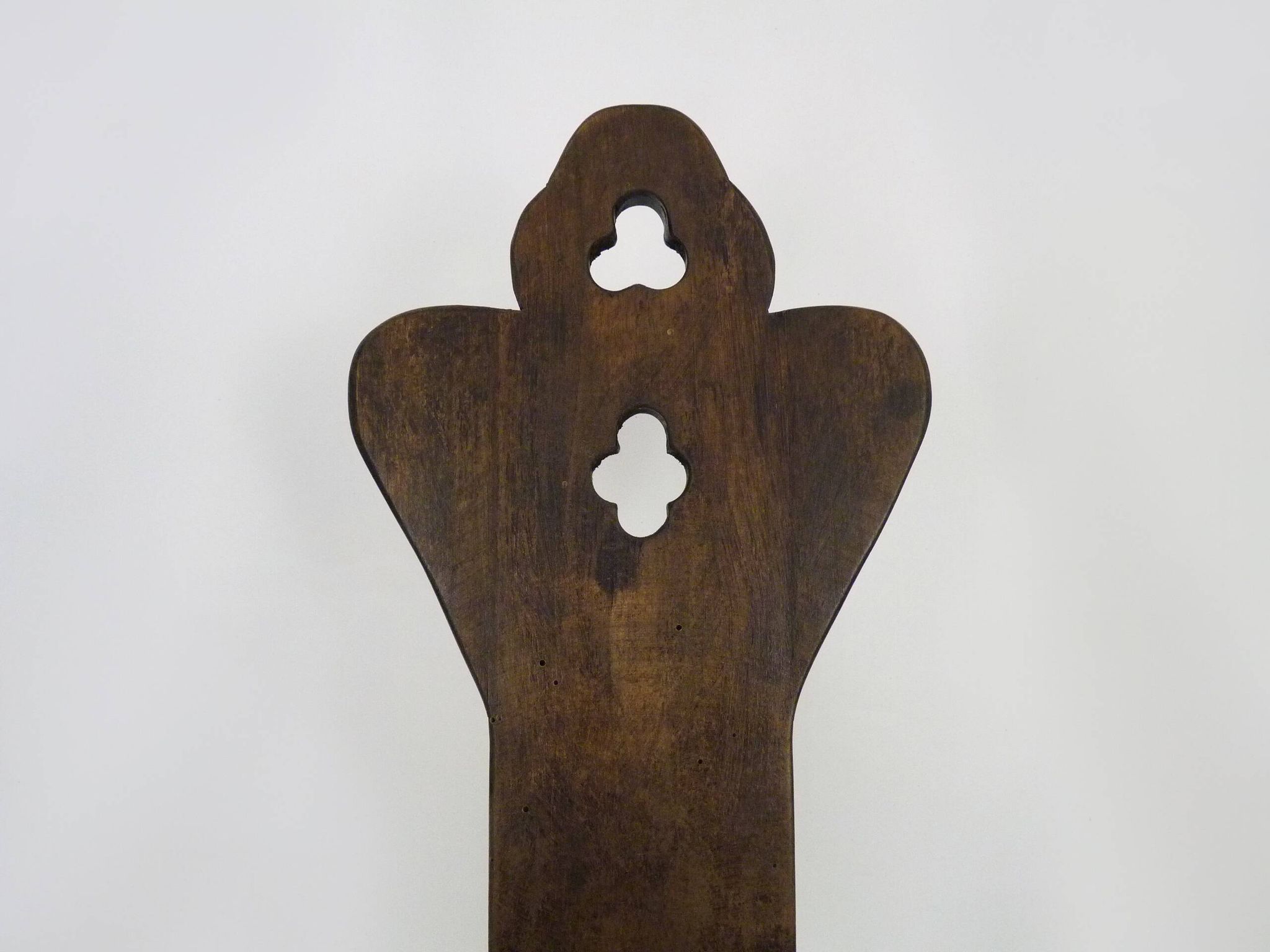 Brutalist tripod chair in raw wood. Solid wood chair. 1960s.