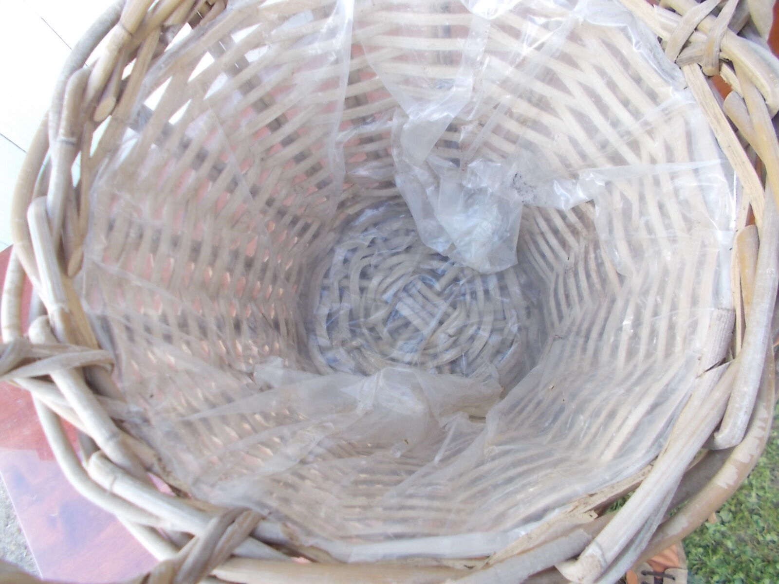 Willow cache pot with handles