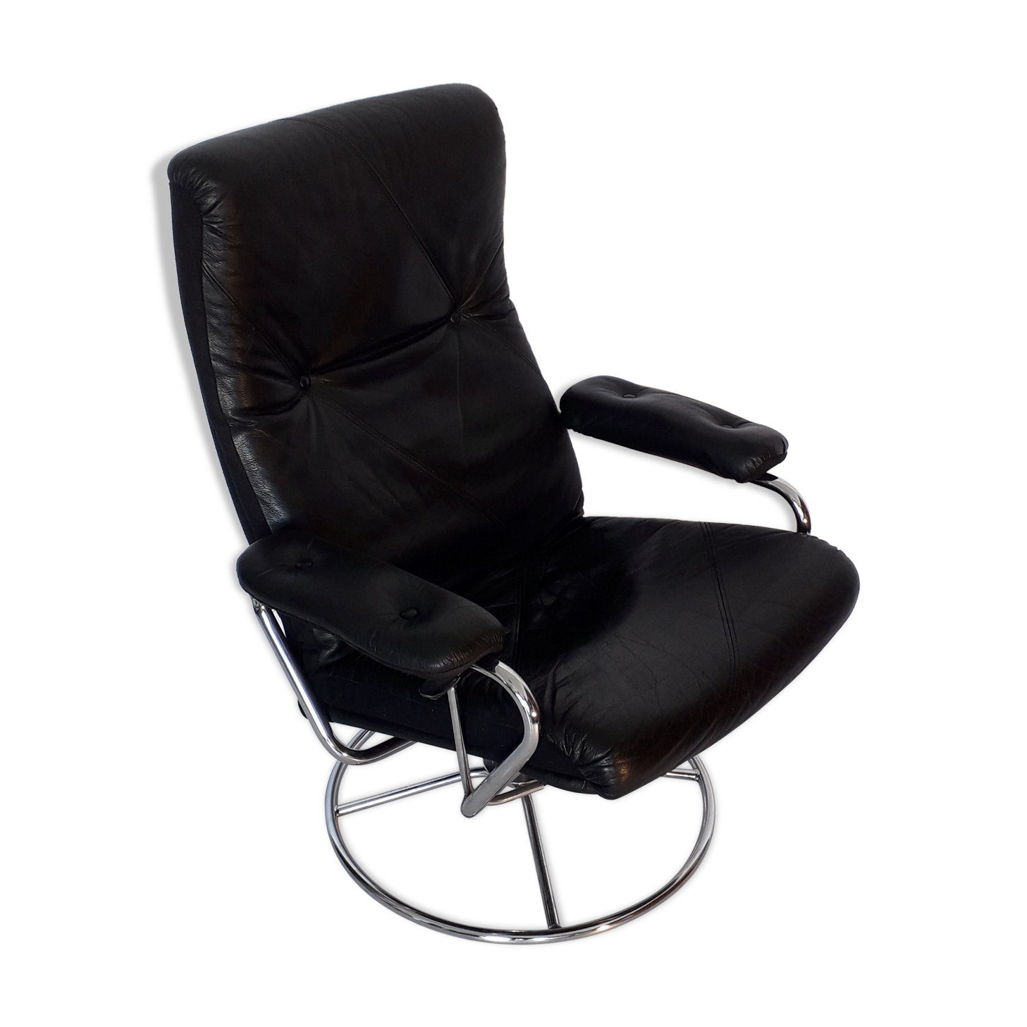 Scandinavian armchair in swivel leather