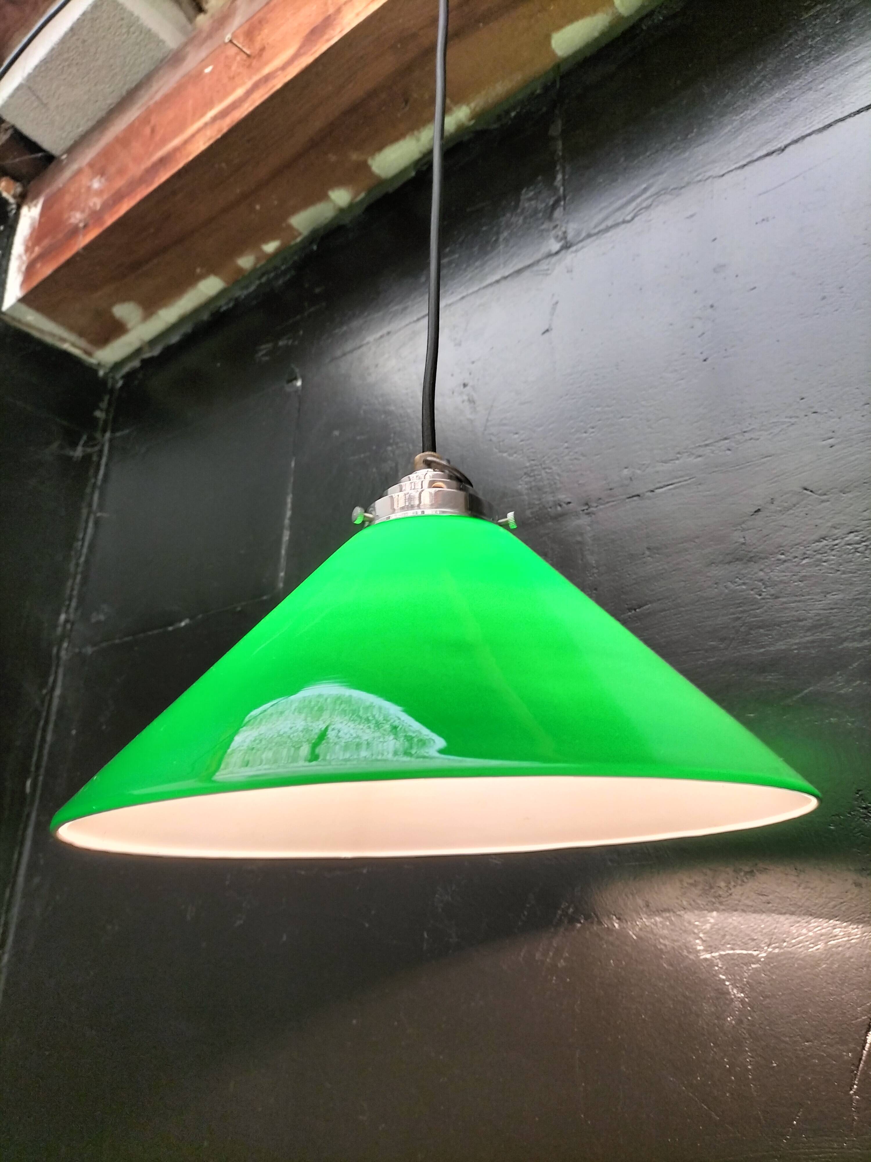 Green opaline cone suspension