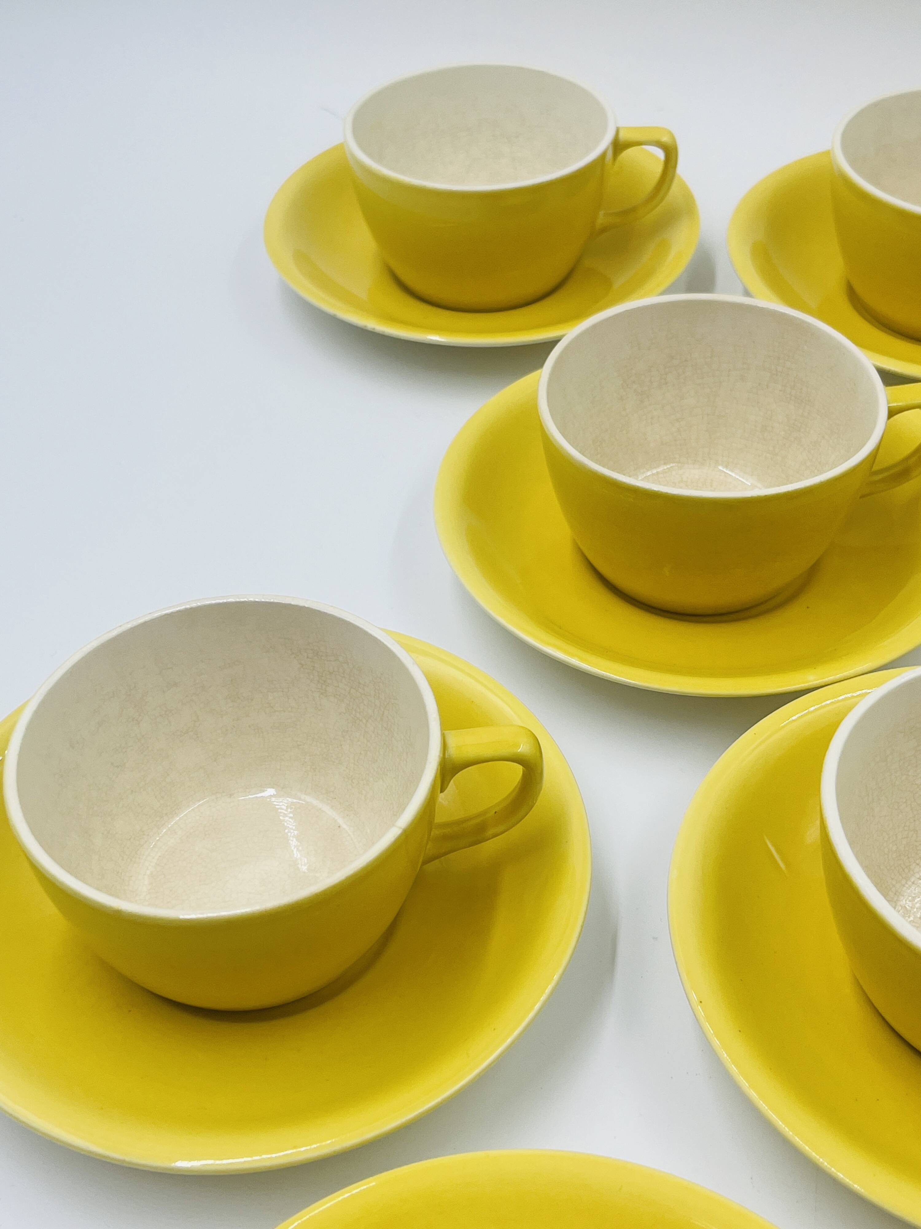 Service 10 tasses jaune Boch Belgique vintage