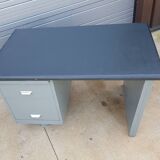 Industrial workshop desk