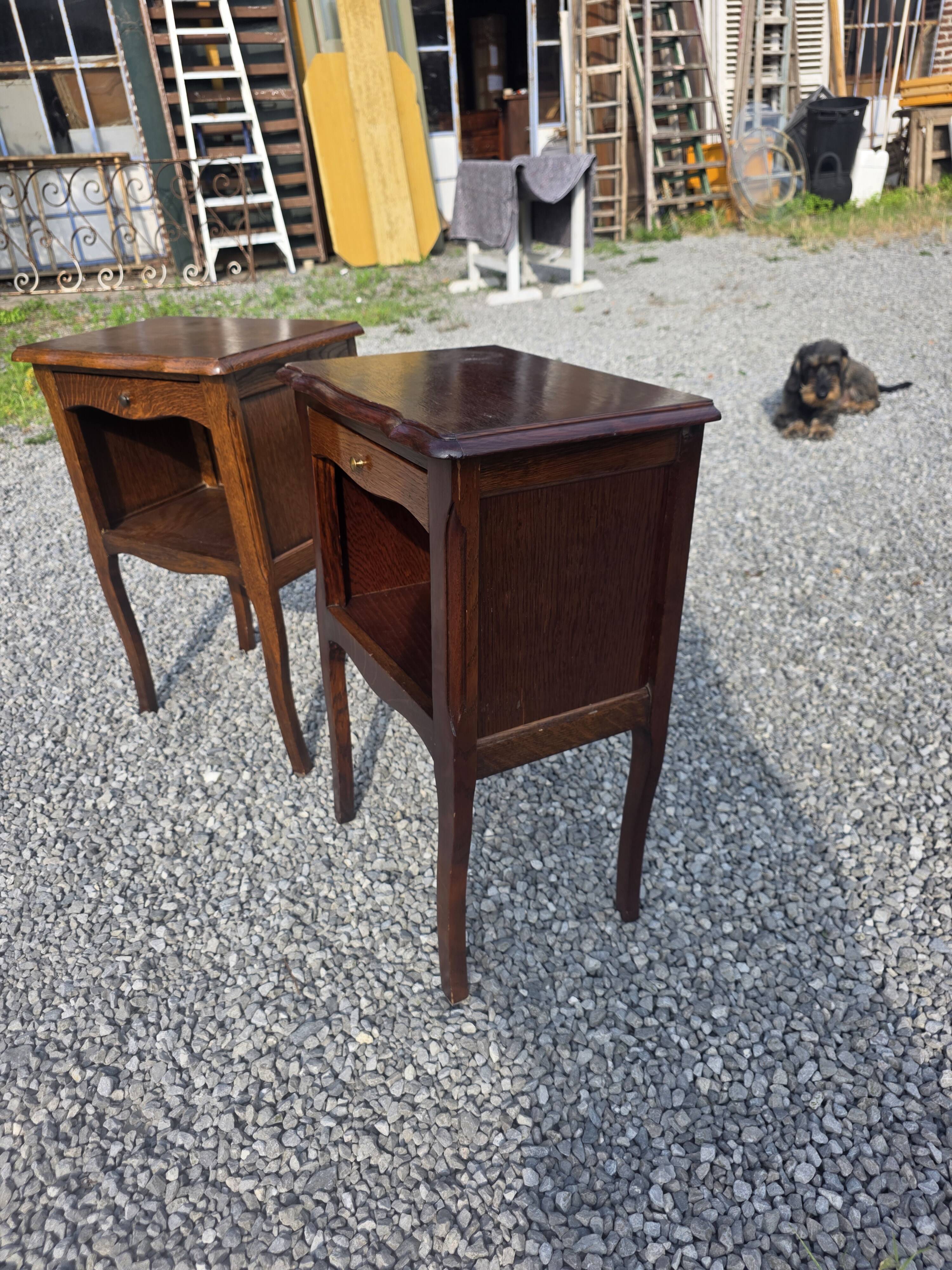 Paire de table de chevet style Louis XV en chêne