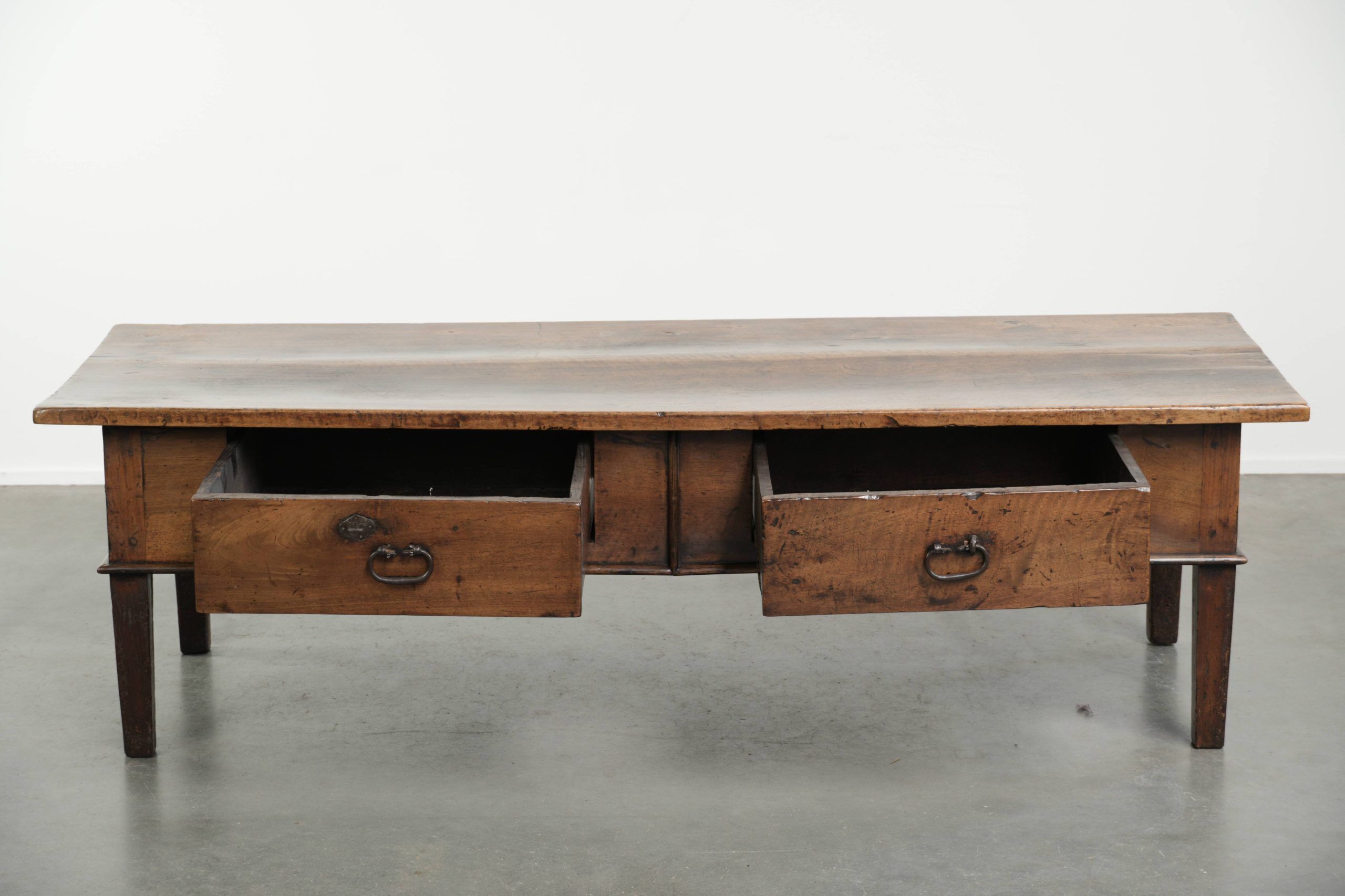Antique walnut 18th-century Southern European coffee table with two drawers