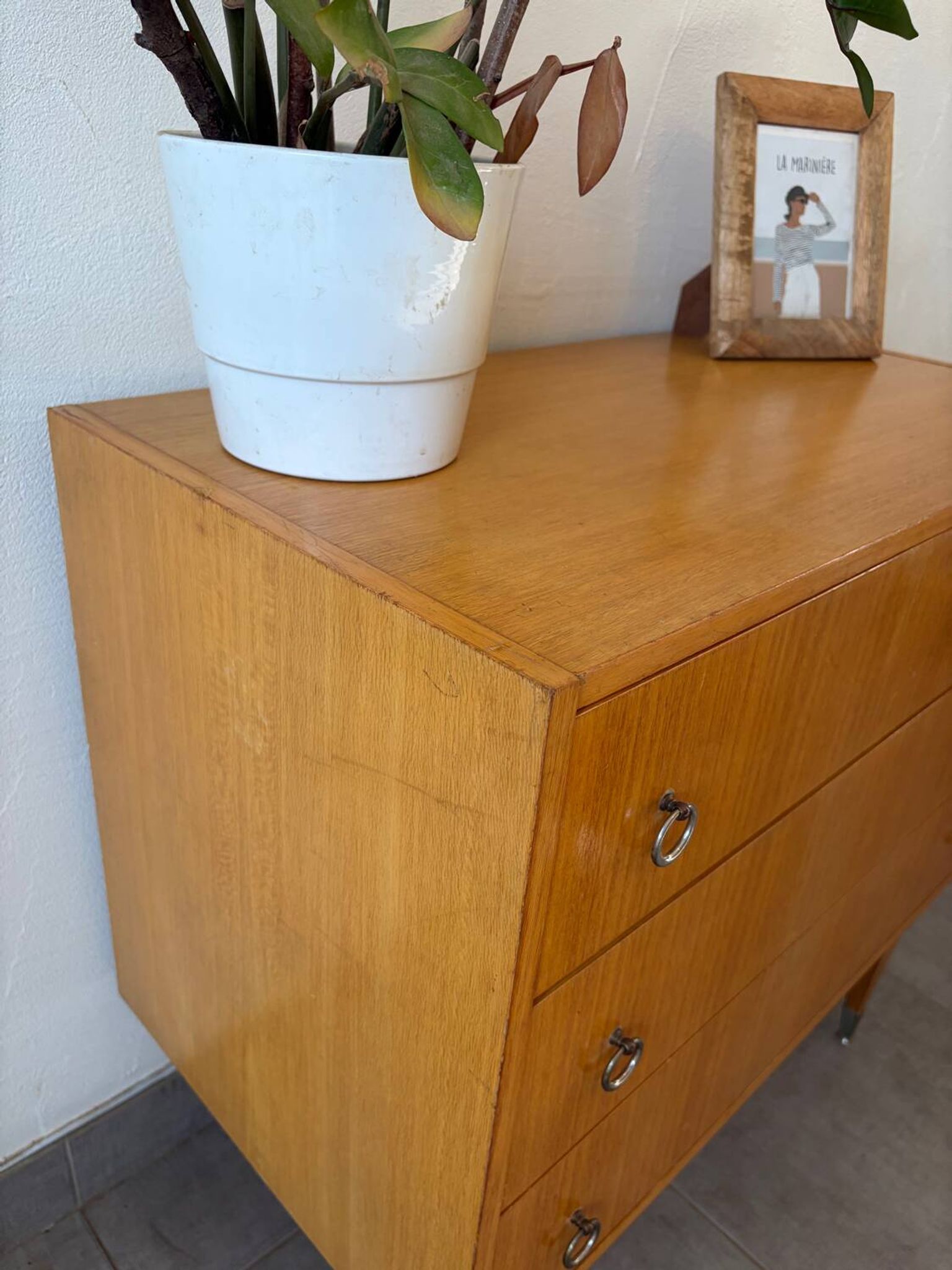 Lovely vintage chest of drawers from the 1960s.