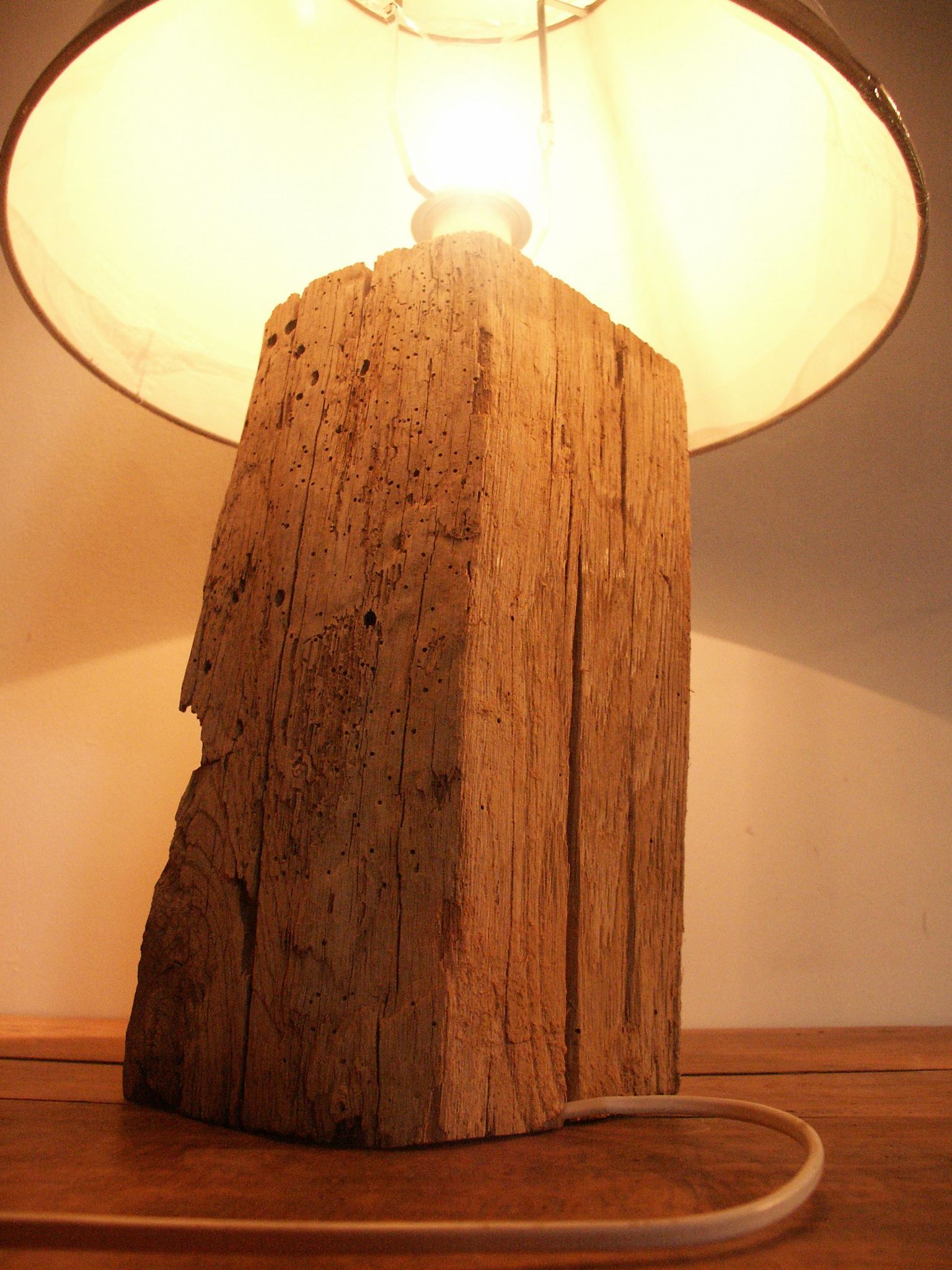 Lampe sur poutre en chêne ancienne