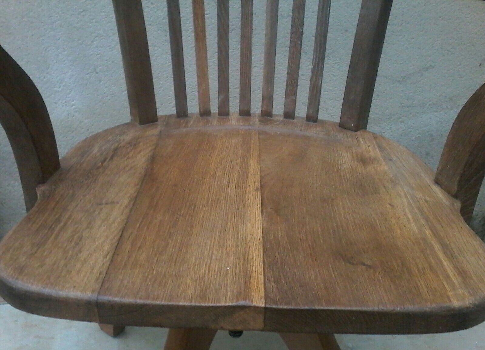 American office swivel and adjustable in height Chair