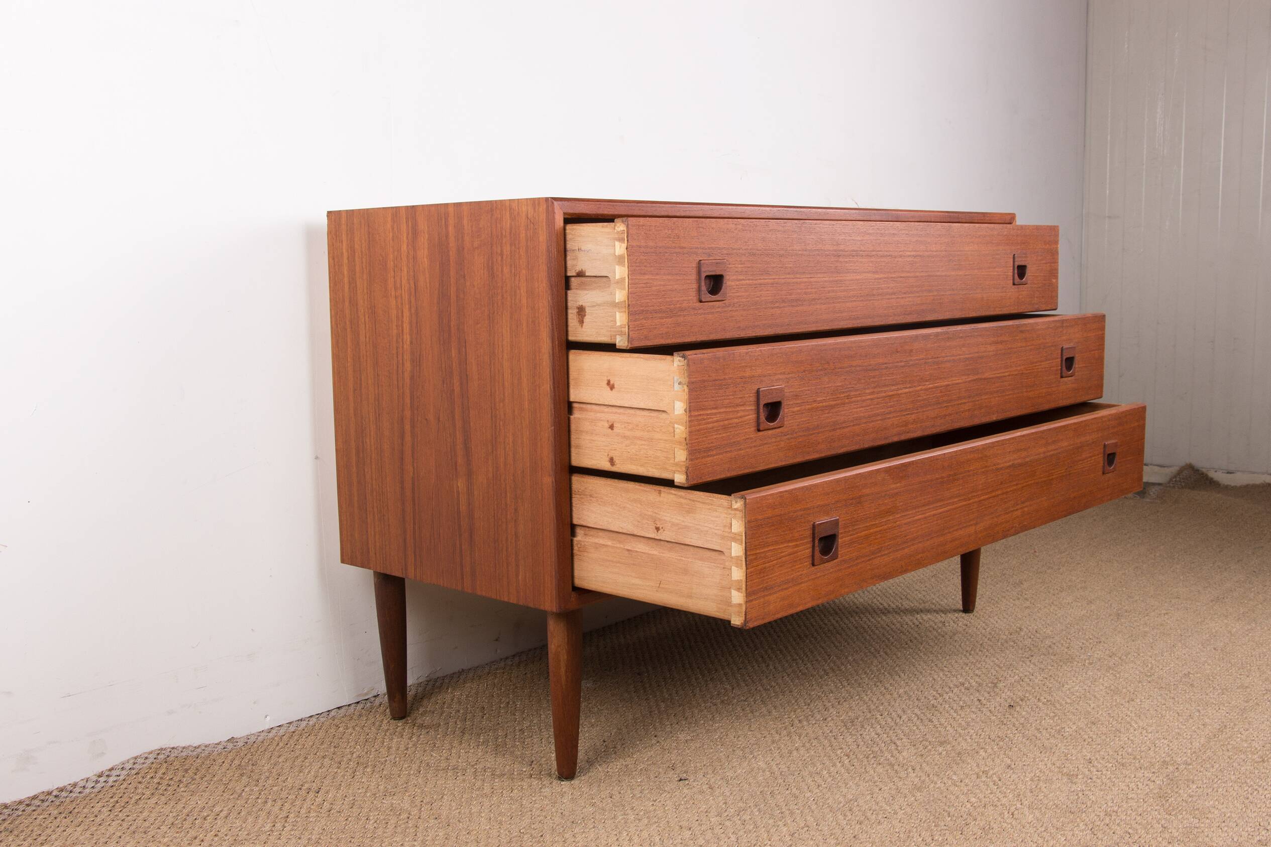 Danish teak chest of drawers or small sideboard, 3 large drawers, 1960.
