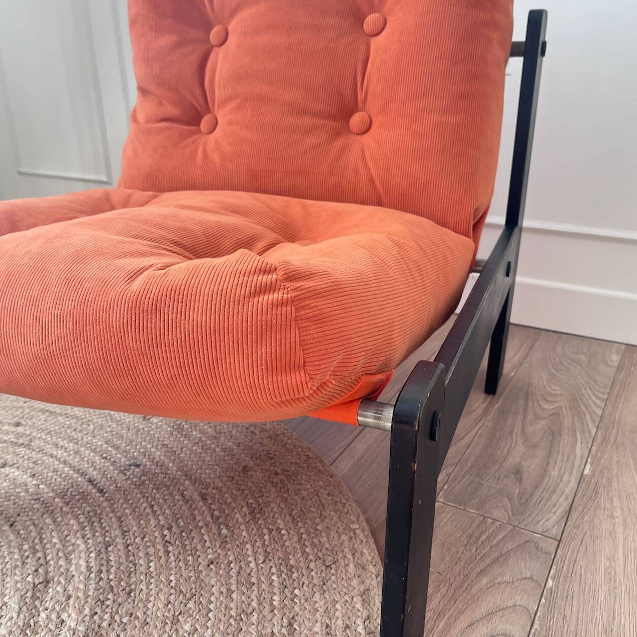 Fauteuil velours orange années 80