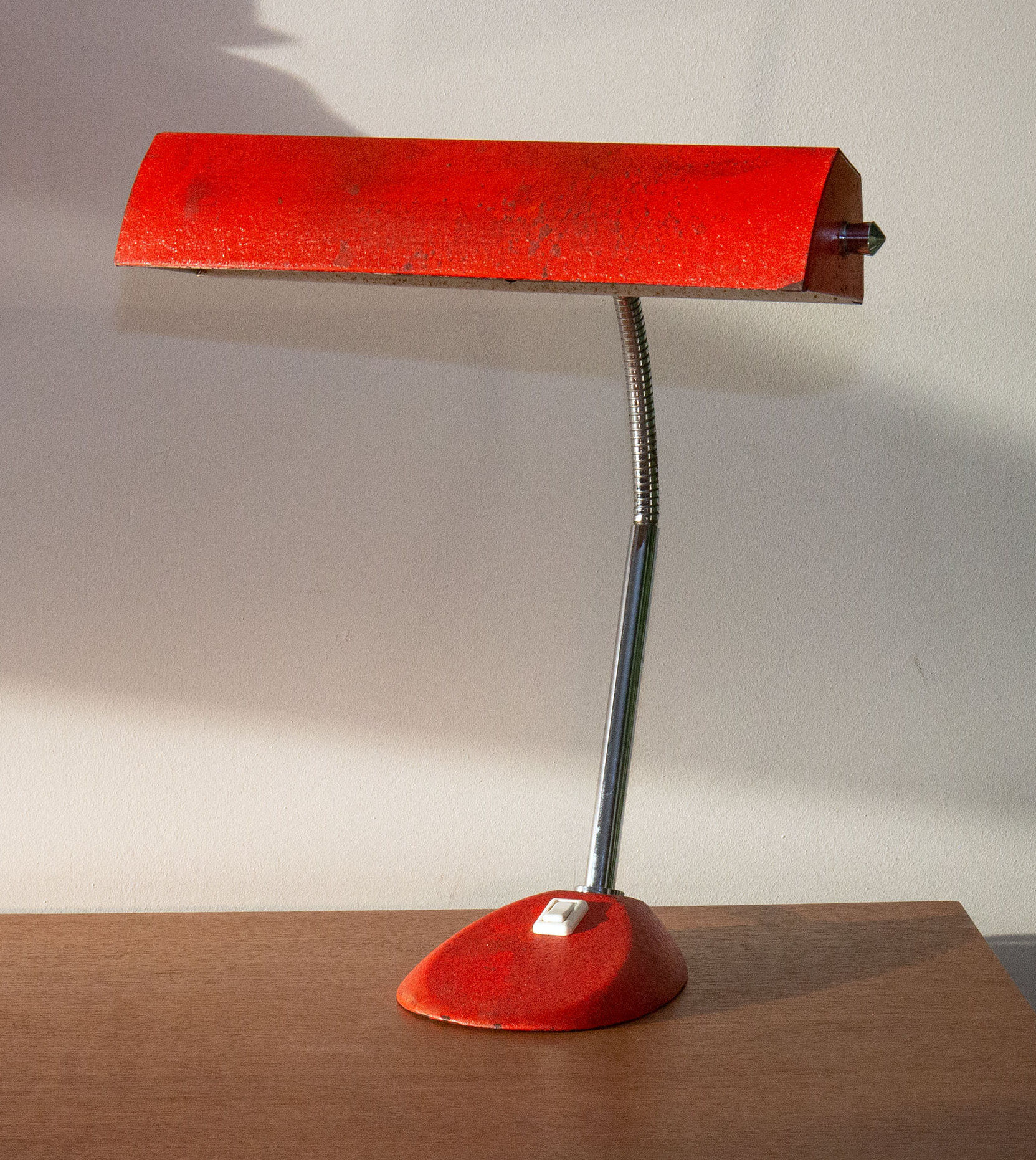 Desk lamp year 50 red granite painting