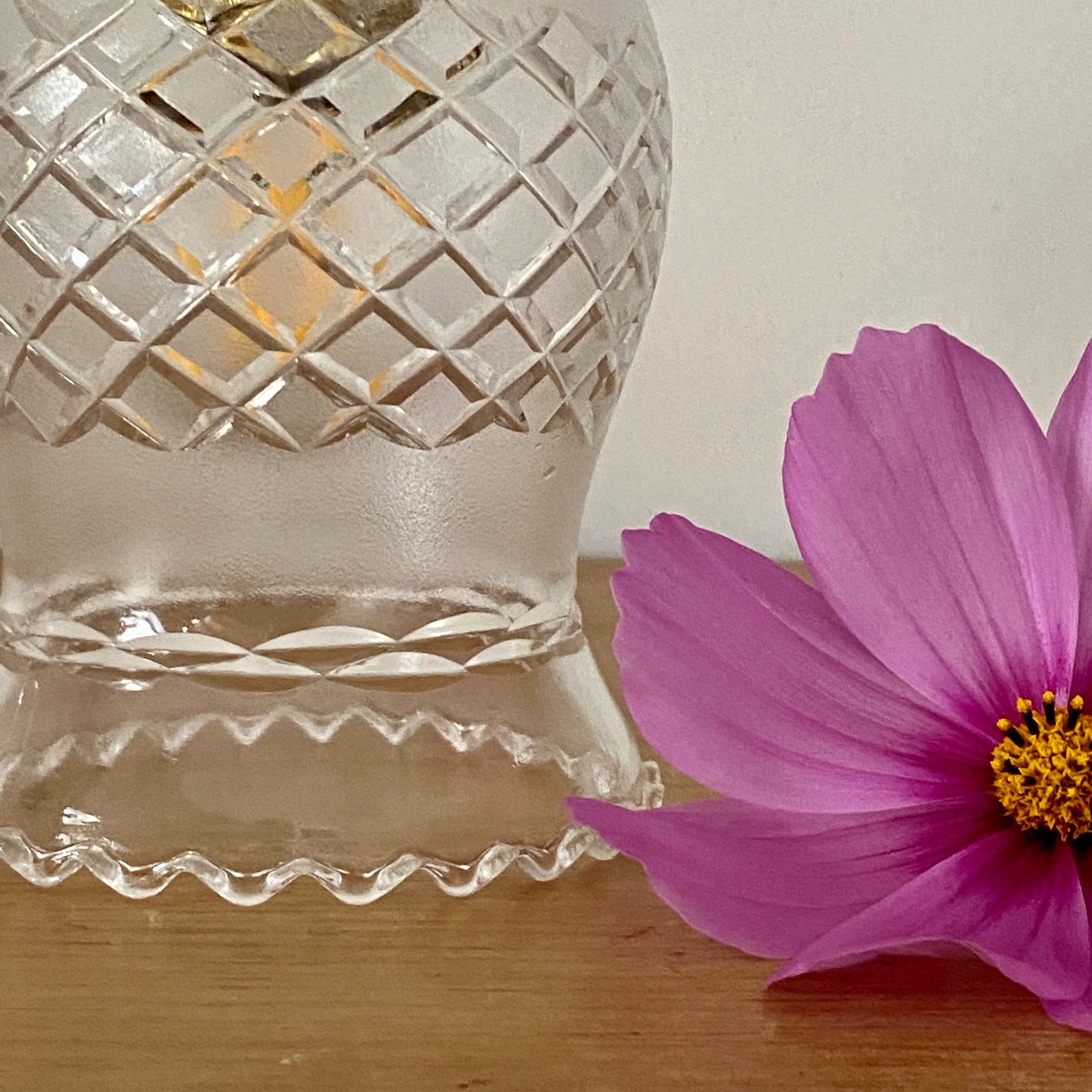 Vintage tulip walker in chiseled glass