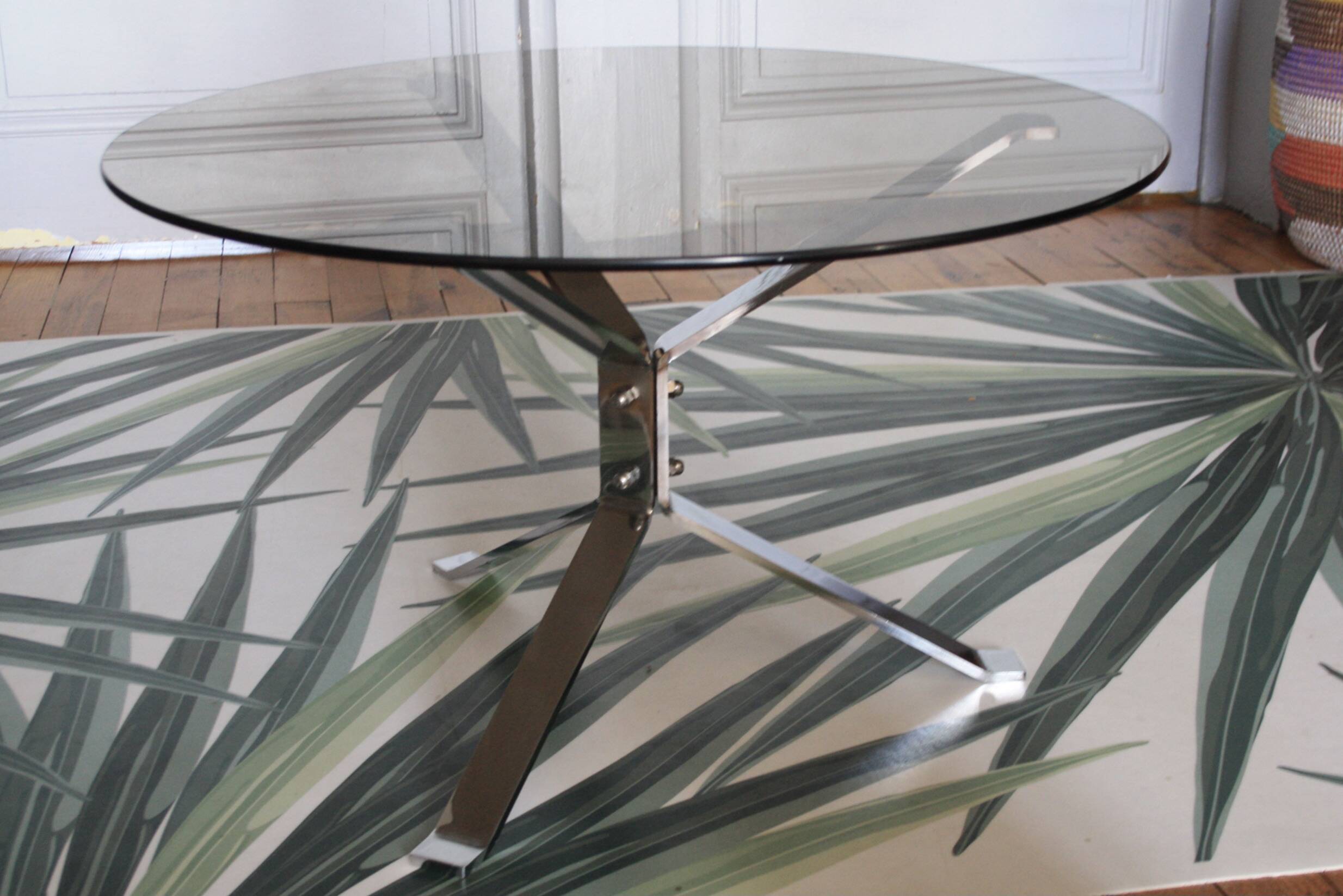 Round coffee table in smoked glass and chrome