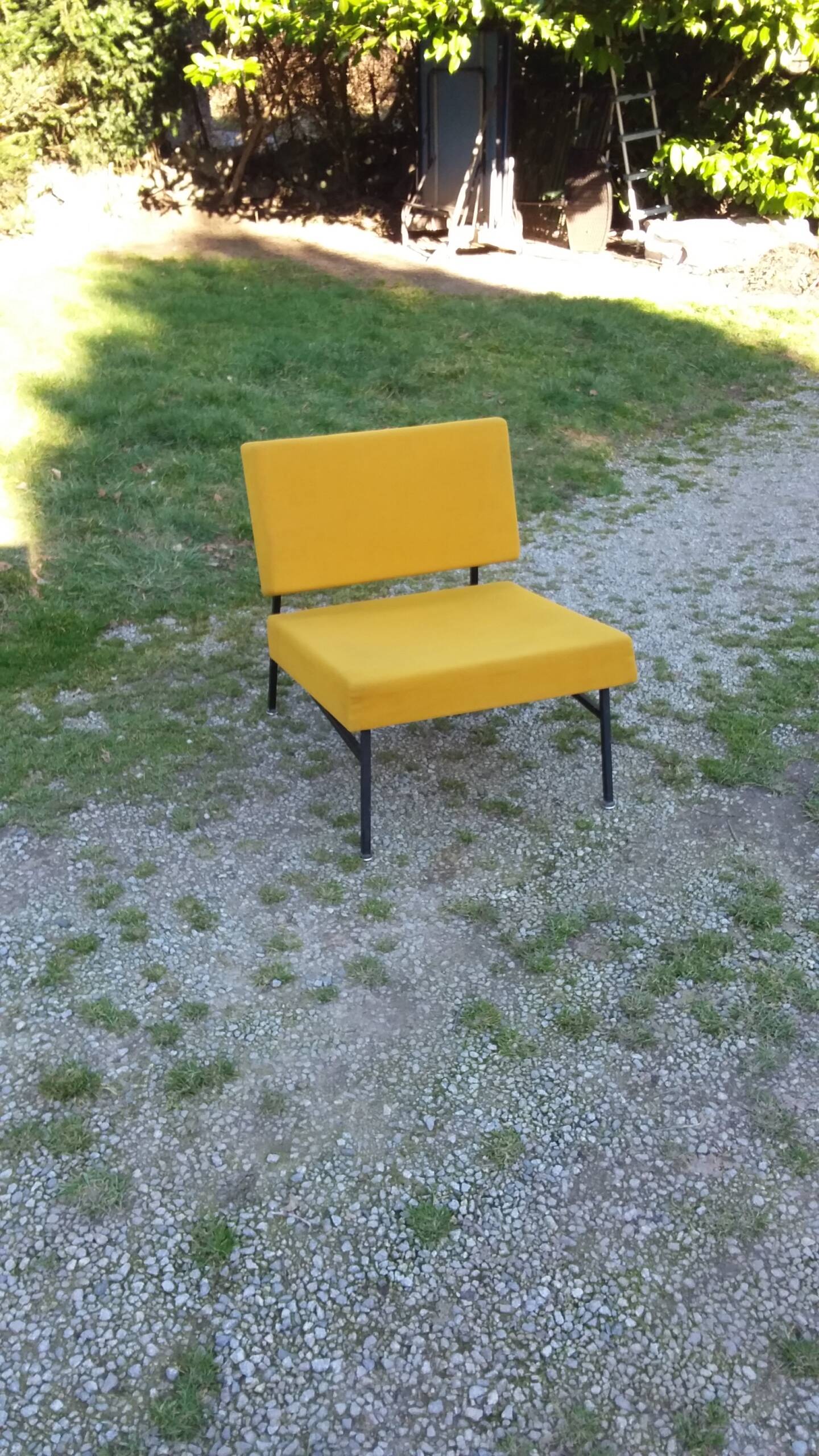 Vintage 50s armchair with black metal base and fabric seats