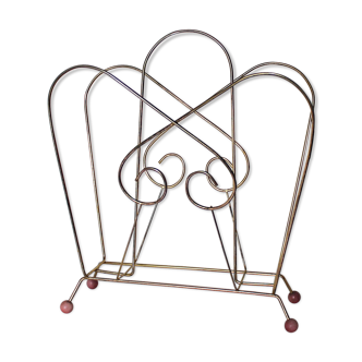 Magazine rack in gold metal