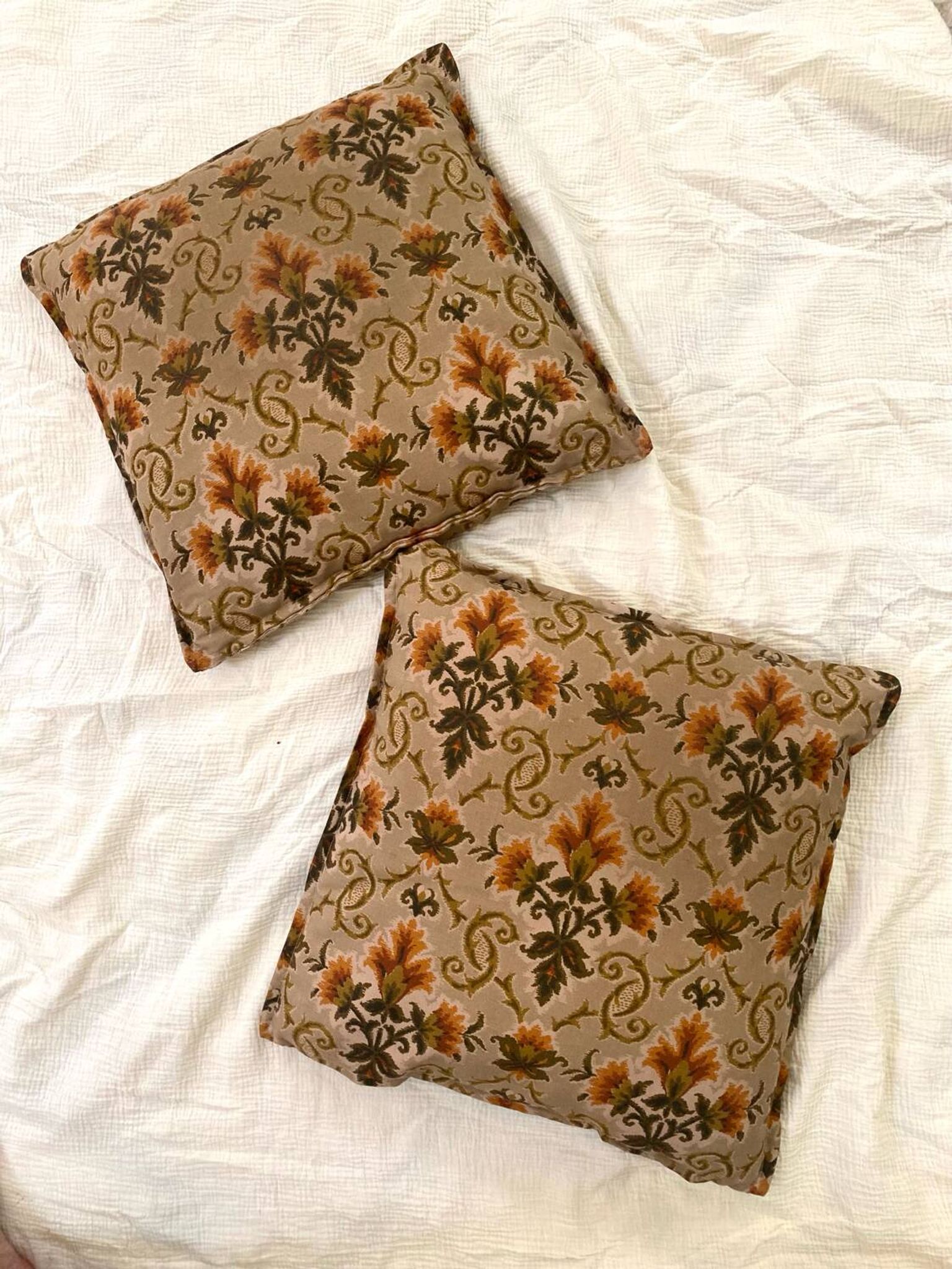 Duo of jacquard cushions 70