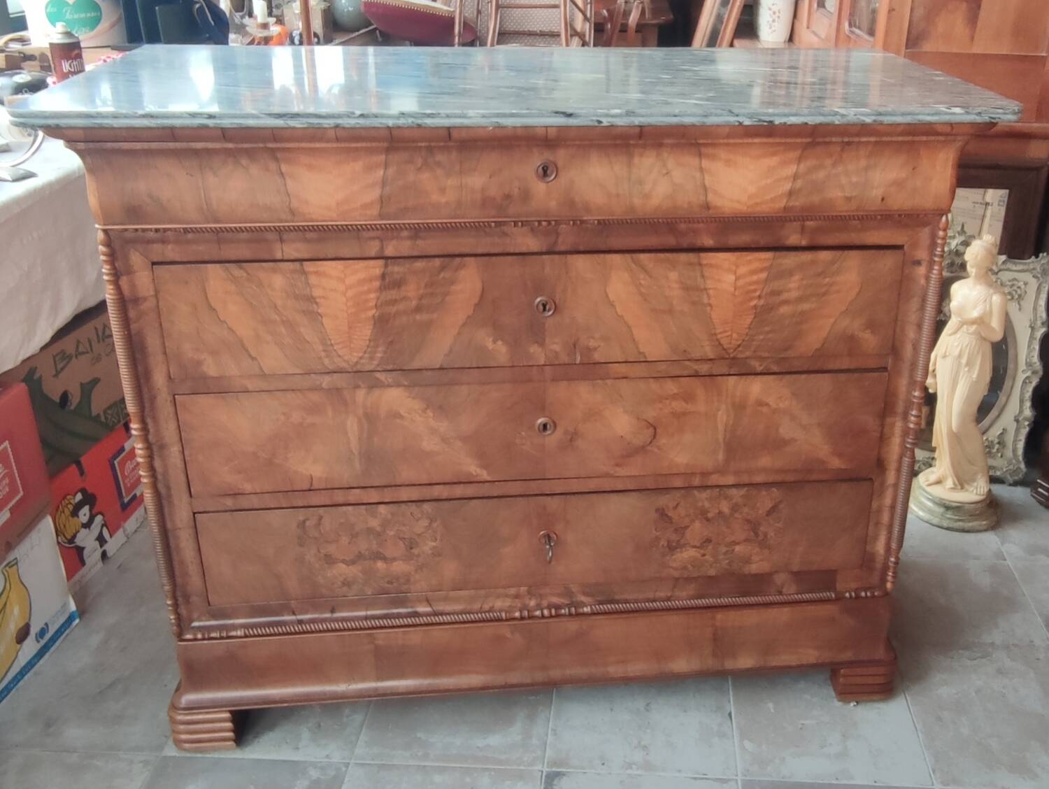 Old 4 drawer chest of drawers with marble top