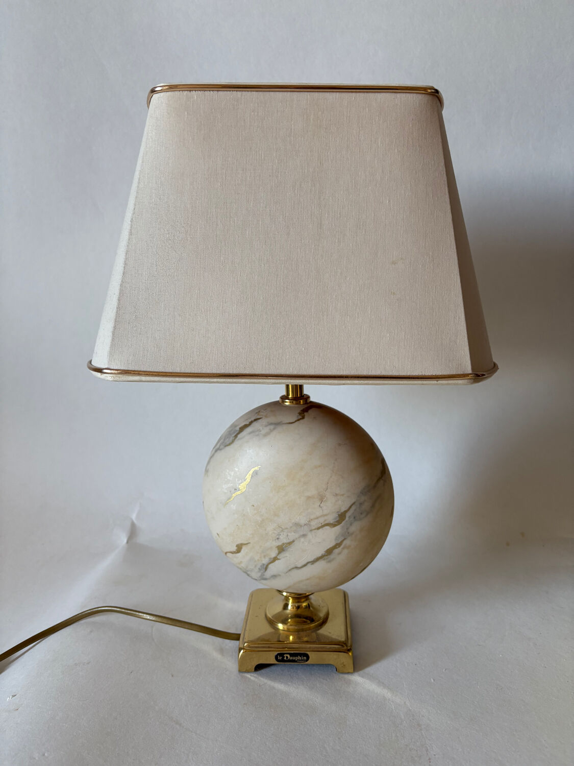 Vintage lamp in marble and brass – Le Dauphin, France