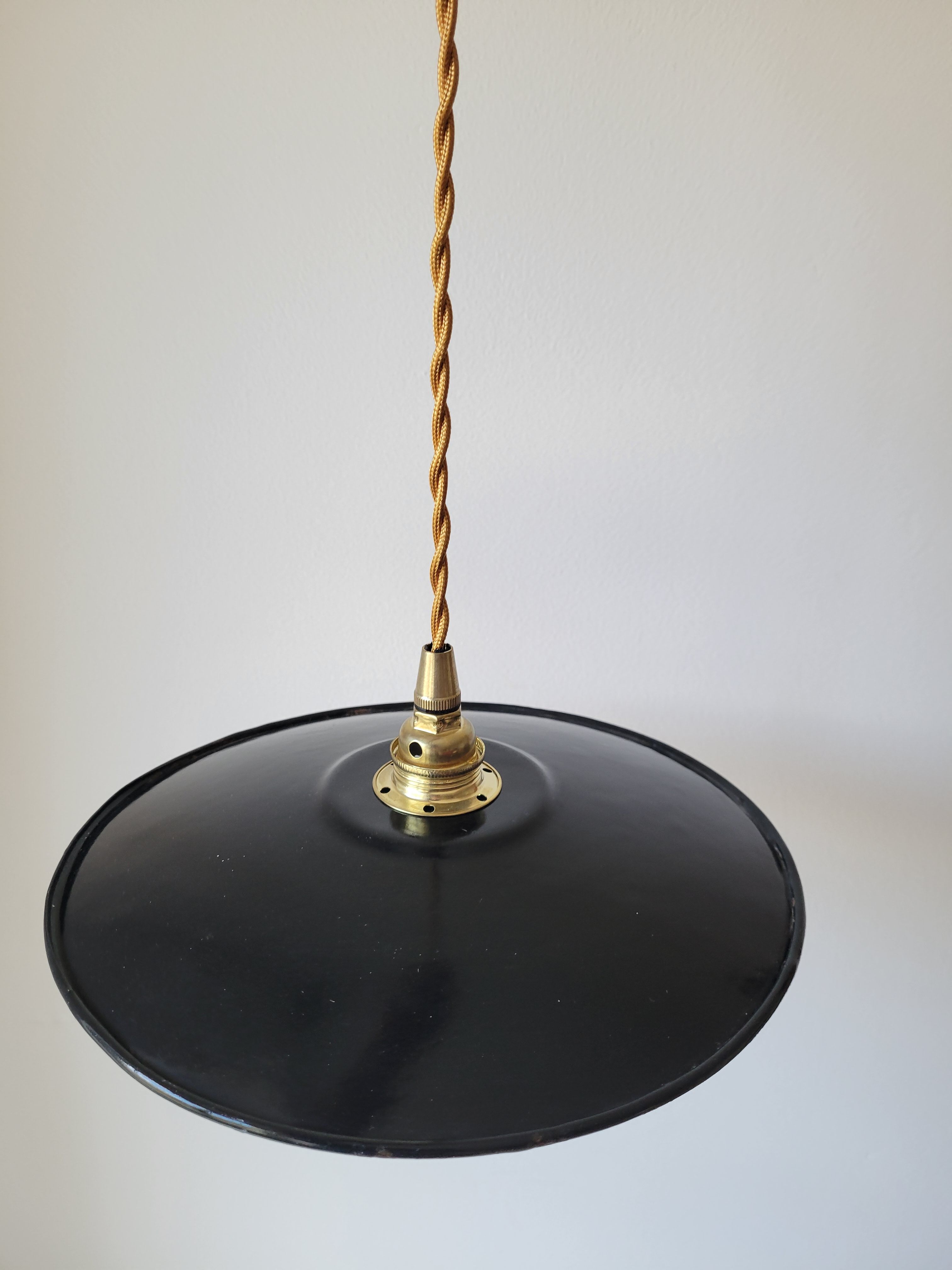 Suspension en tôle émaillée noire