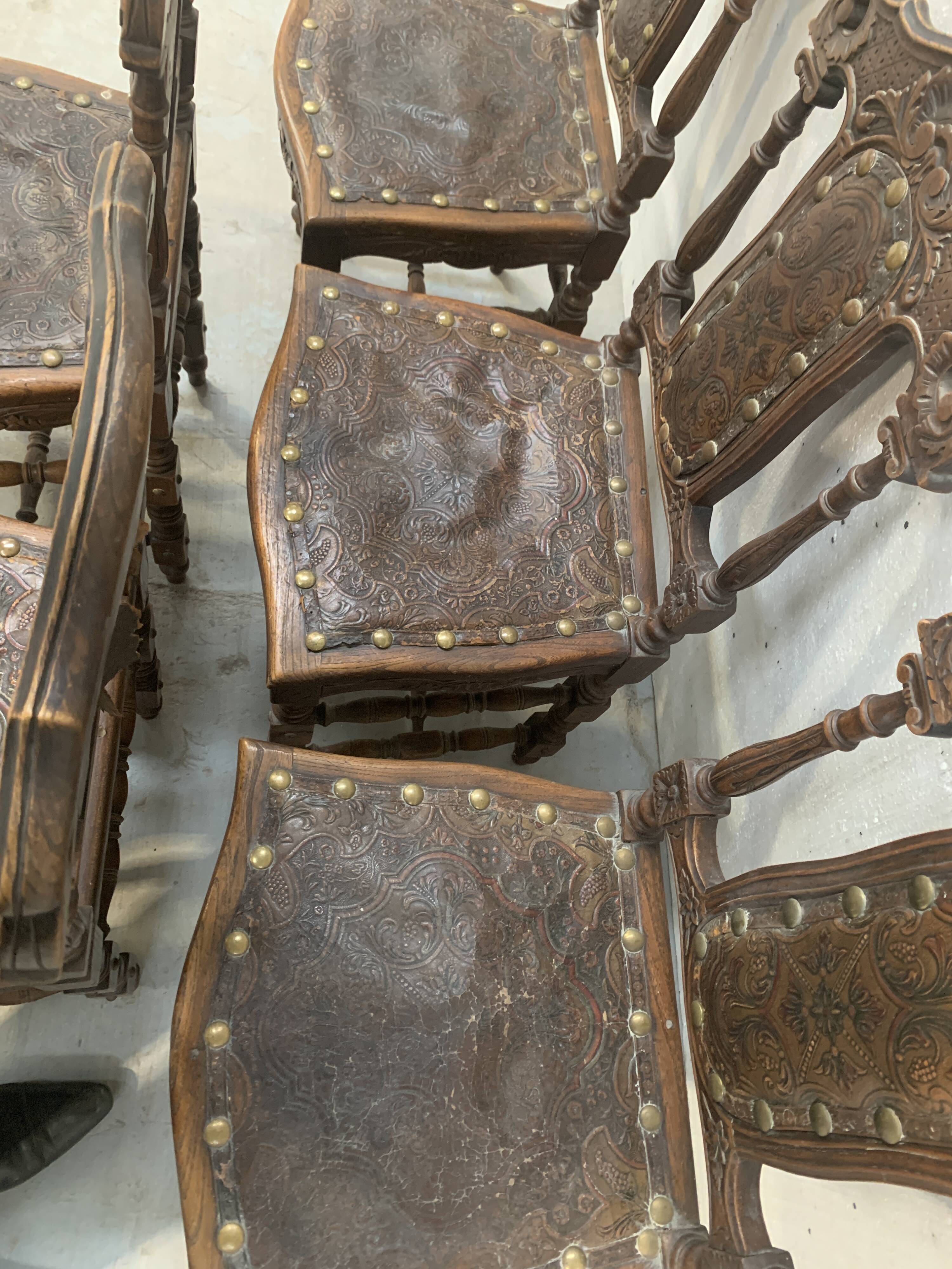 6 chaises de style Renaissance en chêne, XXème siècle
