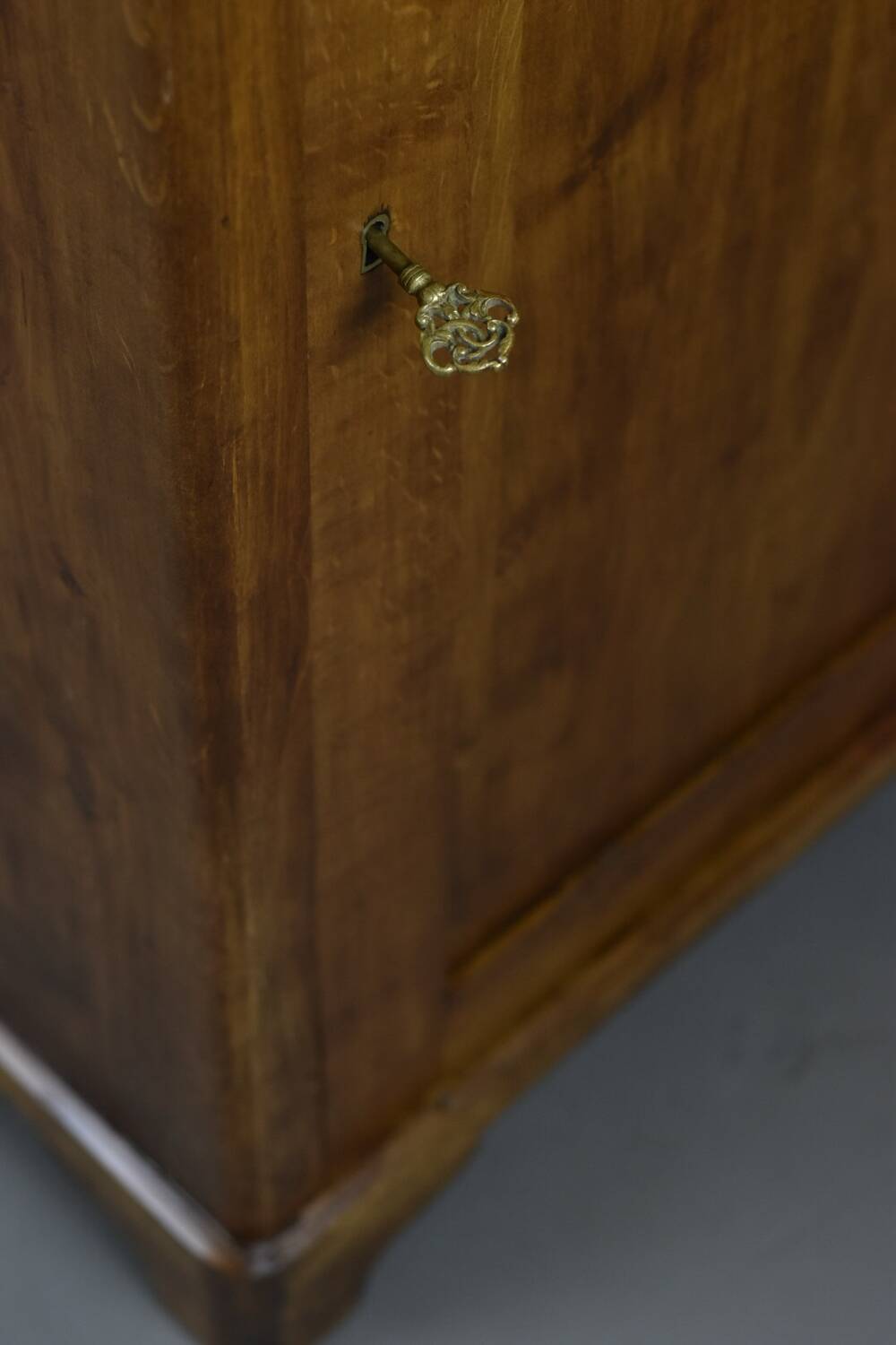 Birch linen cabinet from the 1920s/30s – fully restored