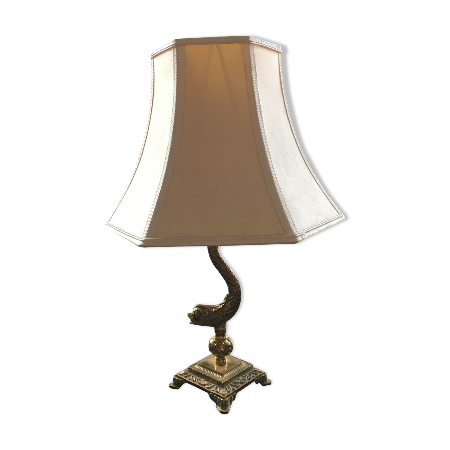 Golden bronze fish lamp