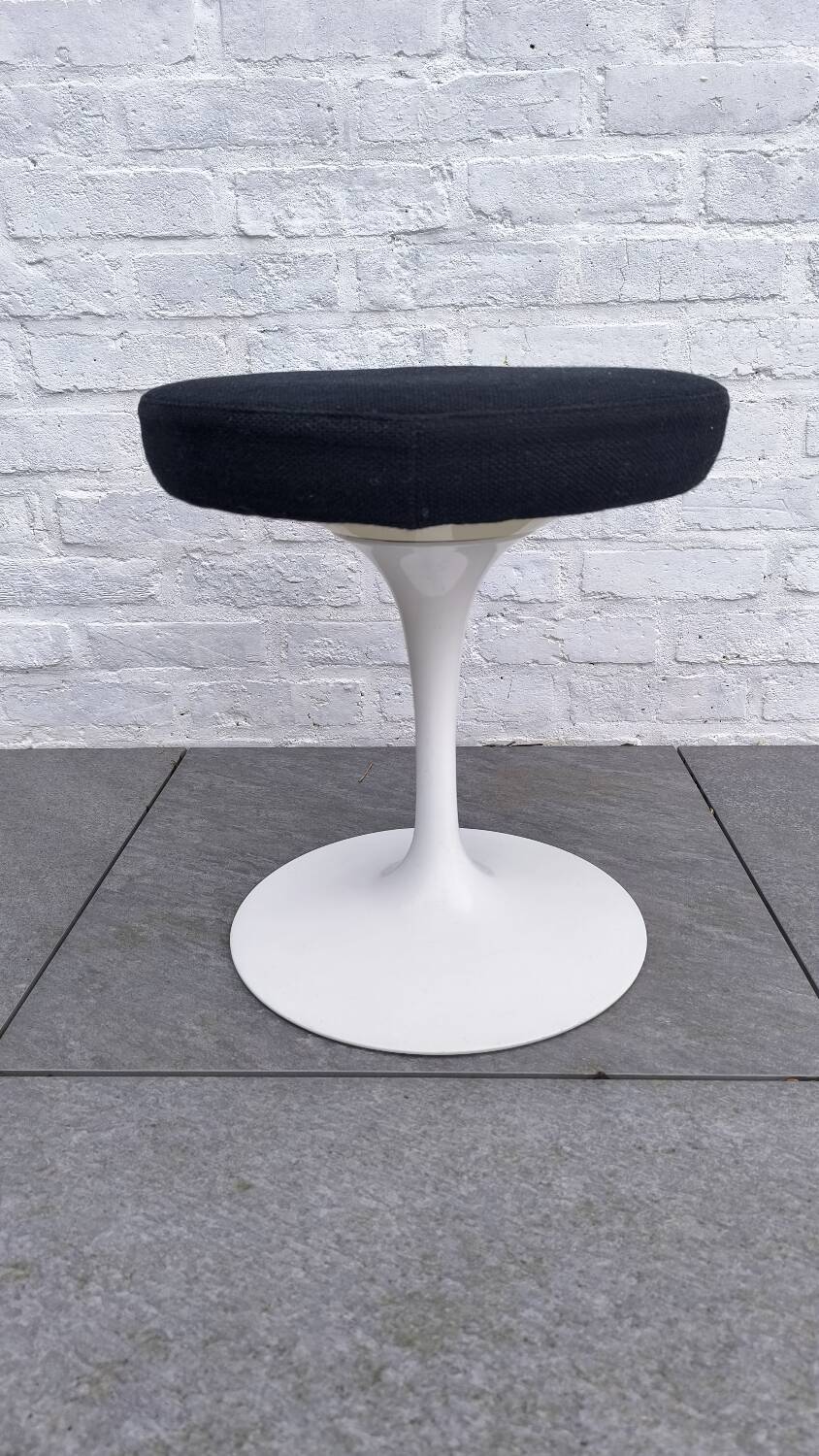 Knoll International Eero Saarinen stool 1970