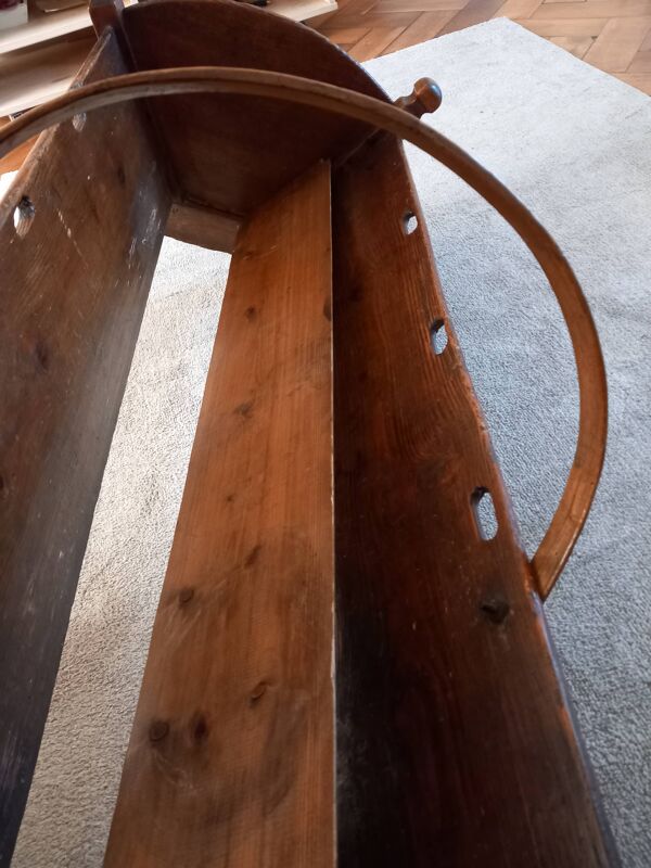 Grand berceau ancien en bois