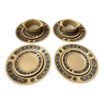 Set of 8 plates and 2 bowls