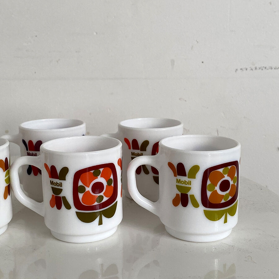 Set of 7 Arcopal coffee cups for Mobil vintage 70's