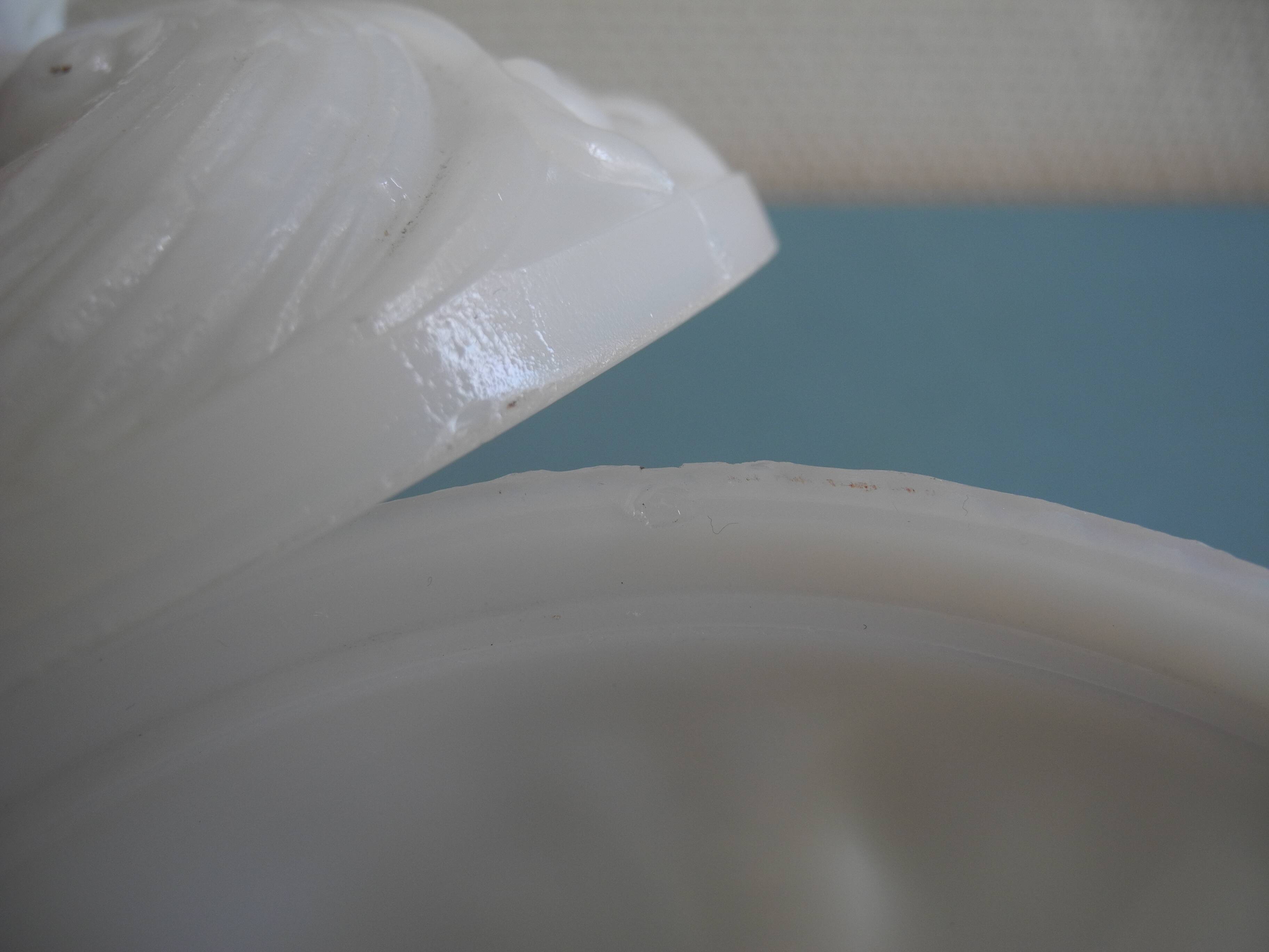 Sucrier, drageoir style Louis XV en opaline de Portieux
