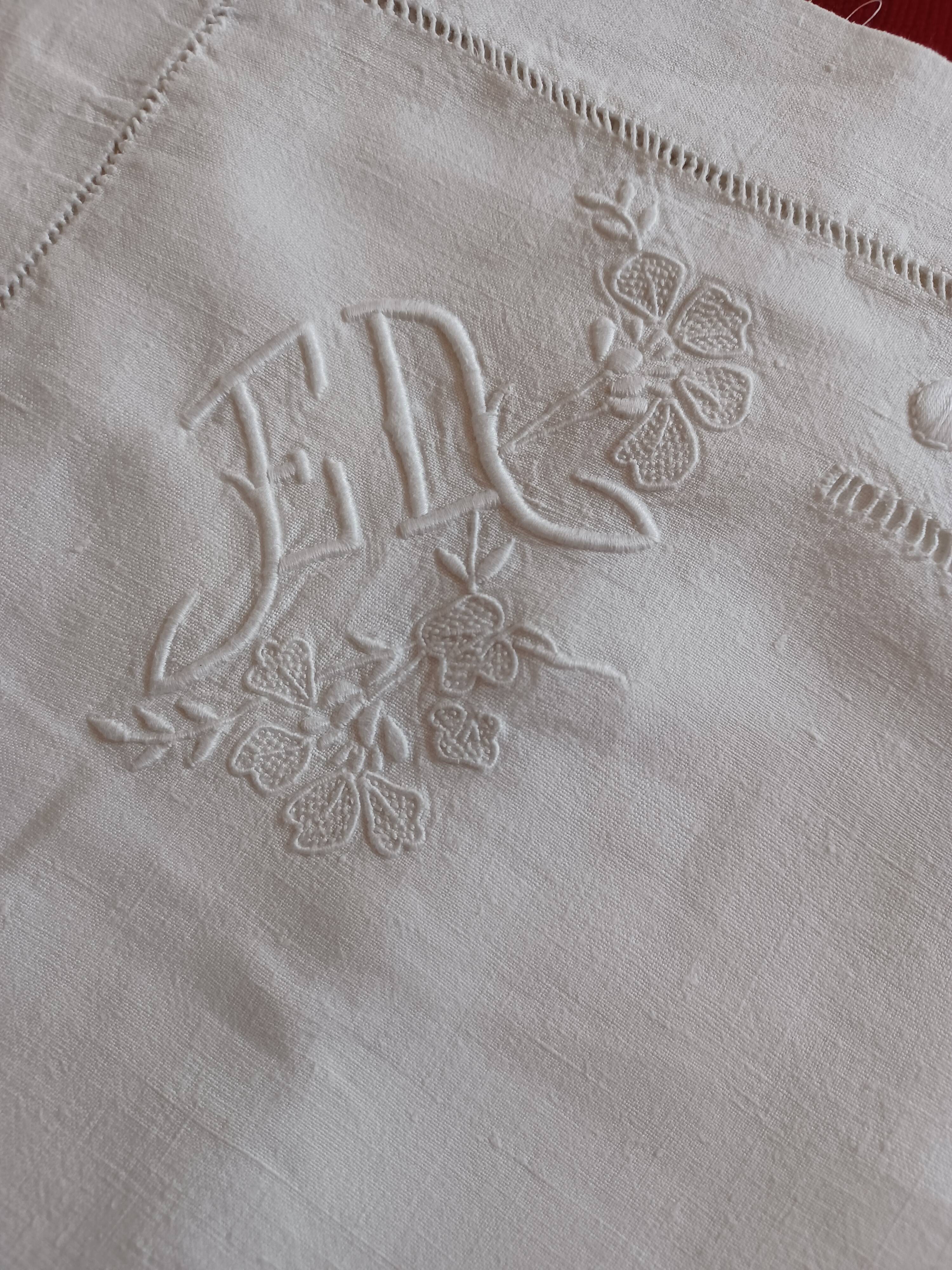 Pillowcase hand-embroidered thread monogram E.D.