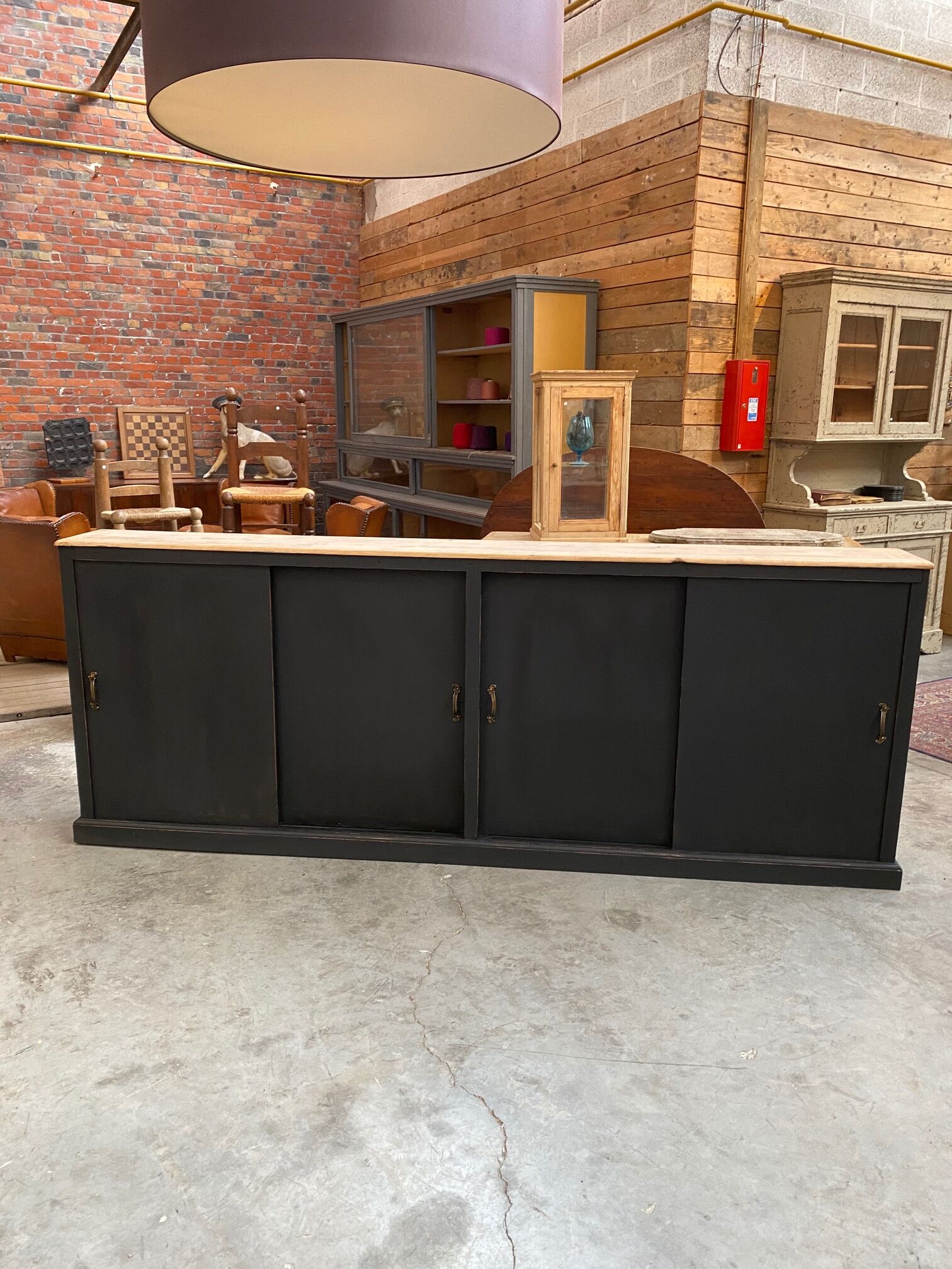 Trade furniture with sliding doors
